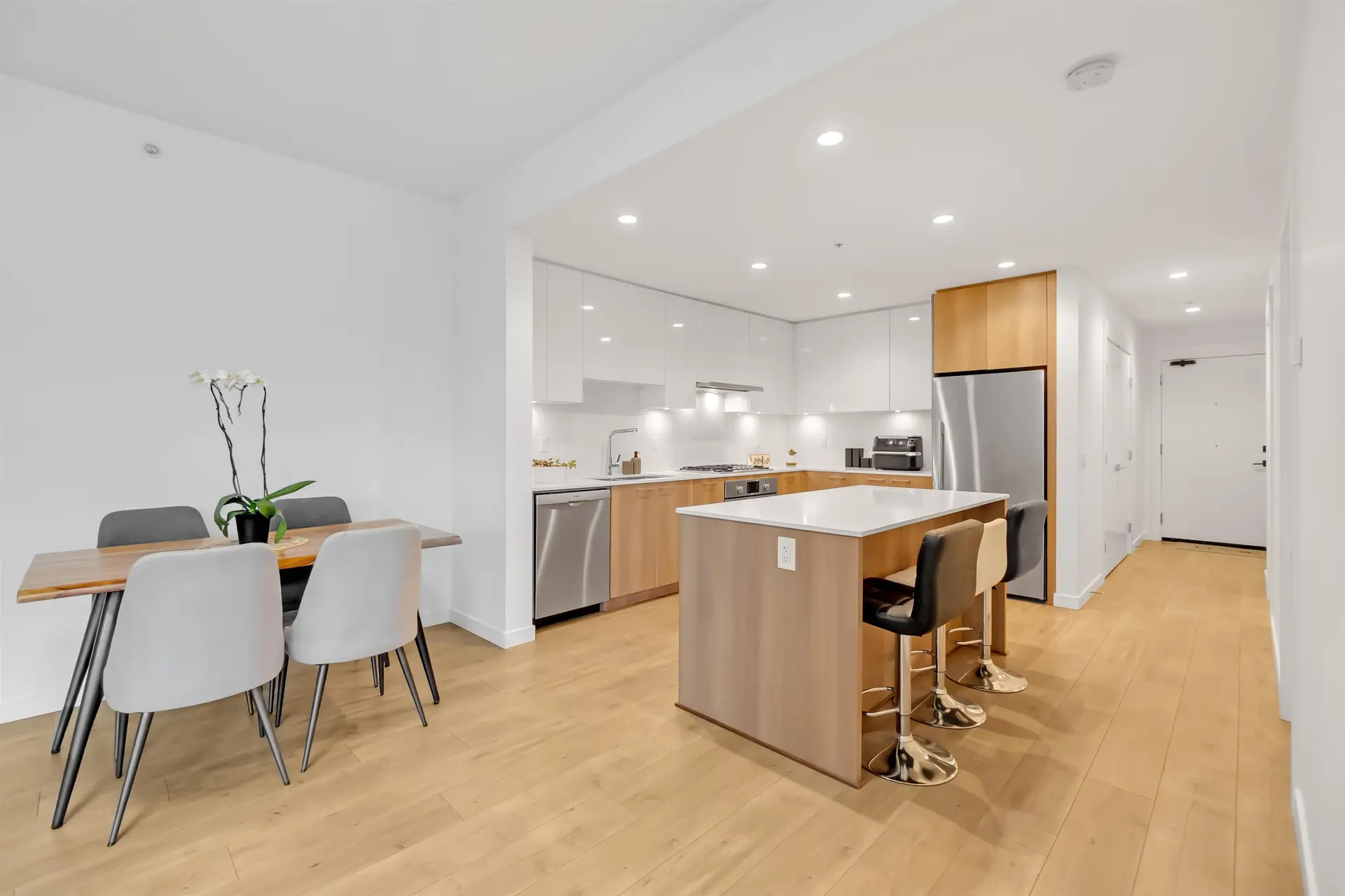 Property at #303 715 W 15 STREET, North Vancouver, BC