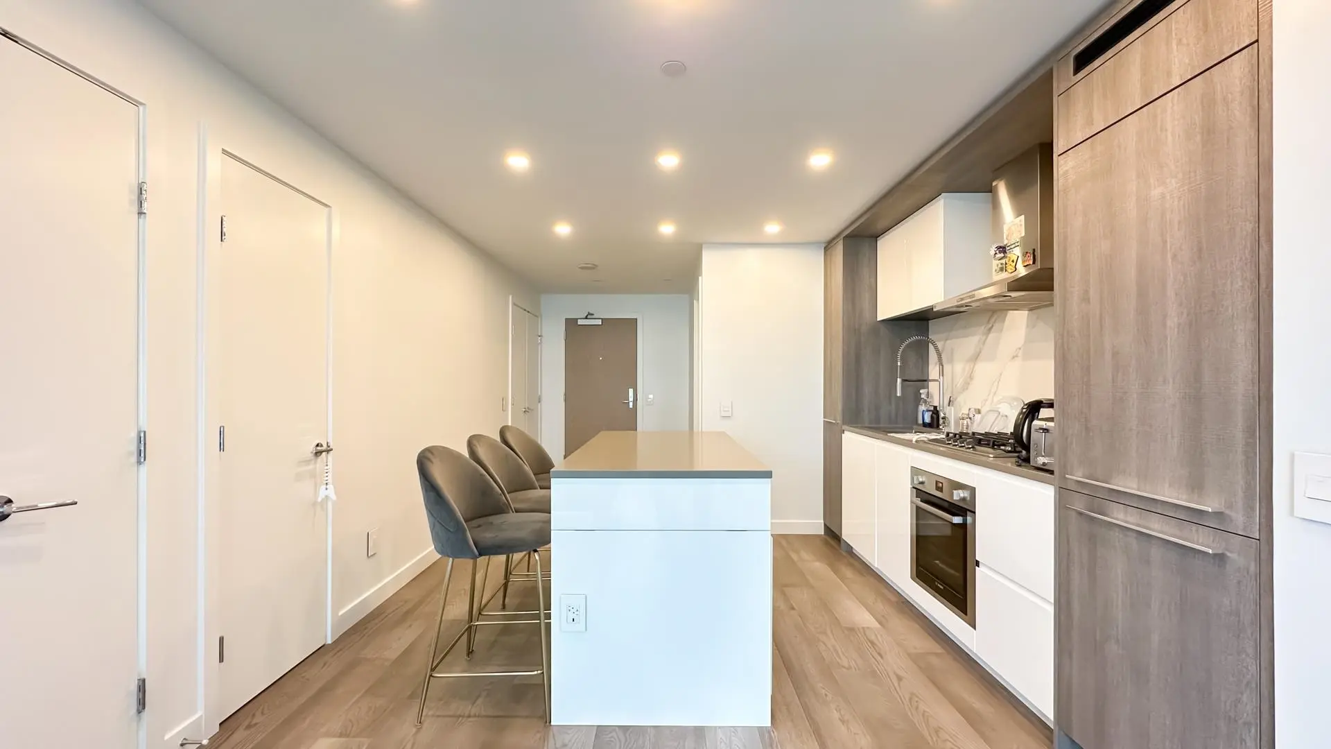 Property at #405 15165 THRIFT AVENUE, Surrey, BC