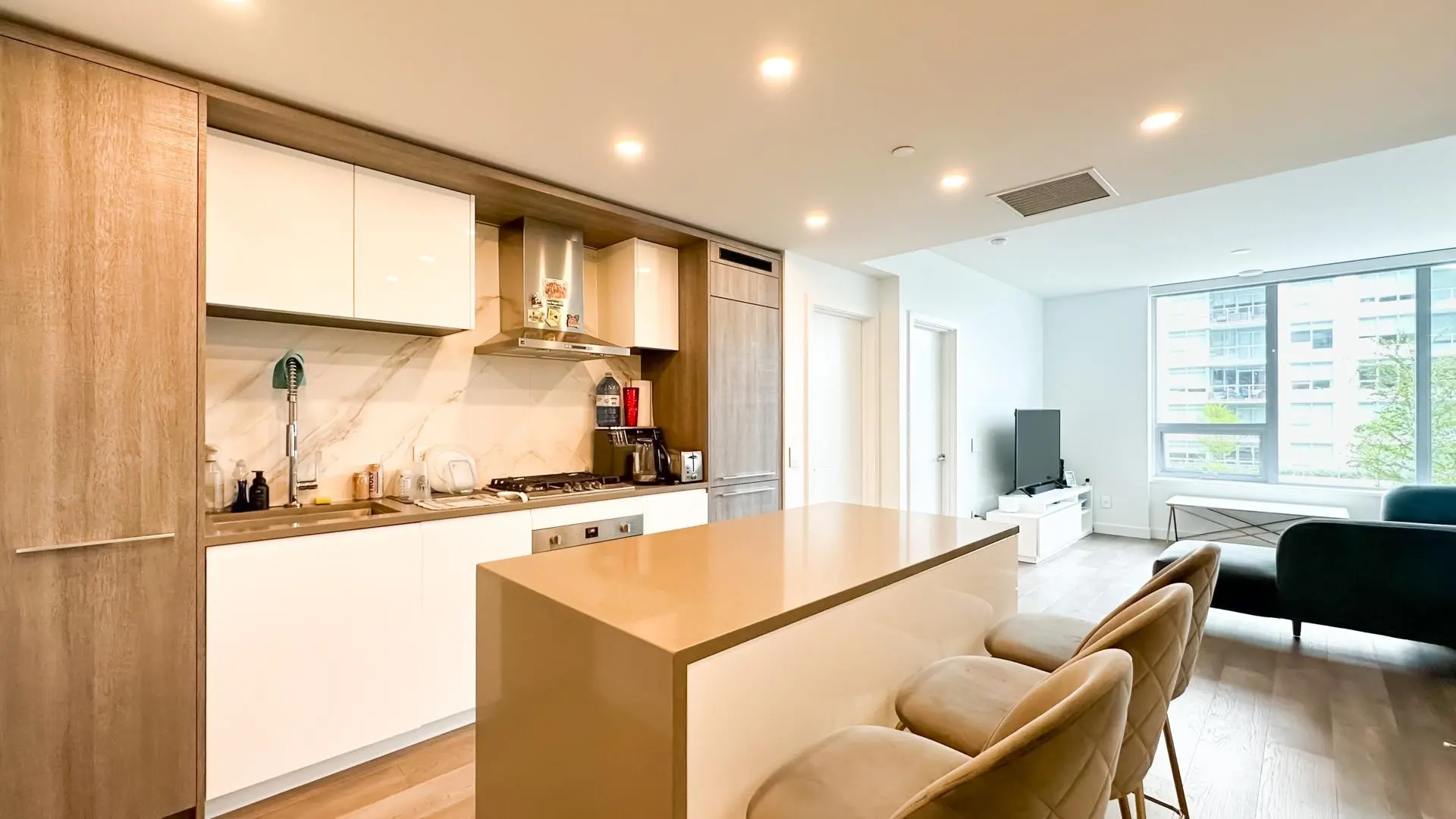 Property at #405 15165 THRIFT AVENUE, Surrey, BC