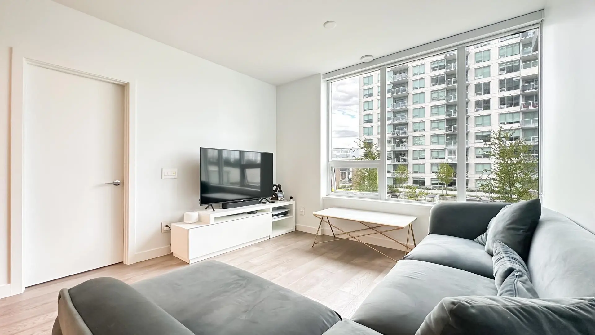 Property at #405 15165 THRIFT AVENUE, Surrey, BC