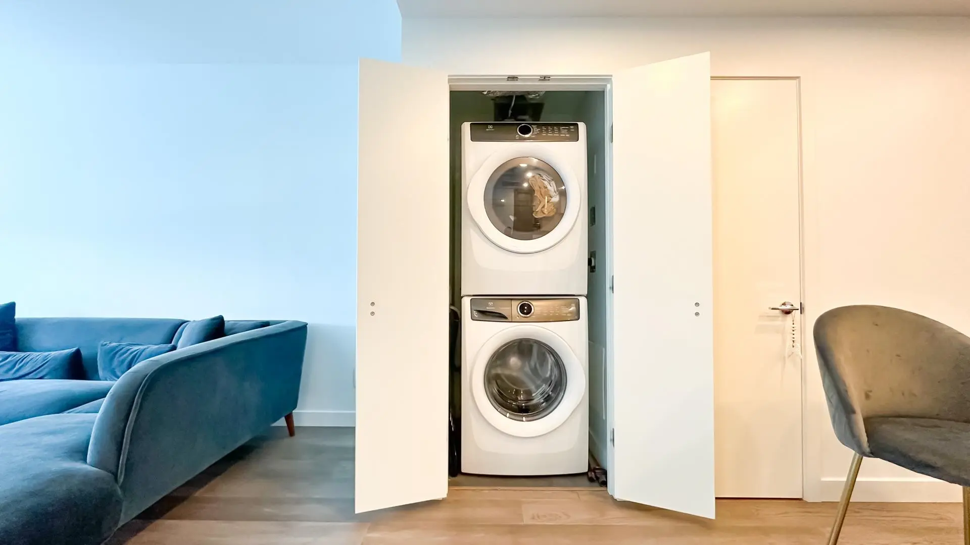 Property at #405 15165 THRIFT AVENUE, Surrey, BC