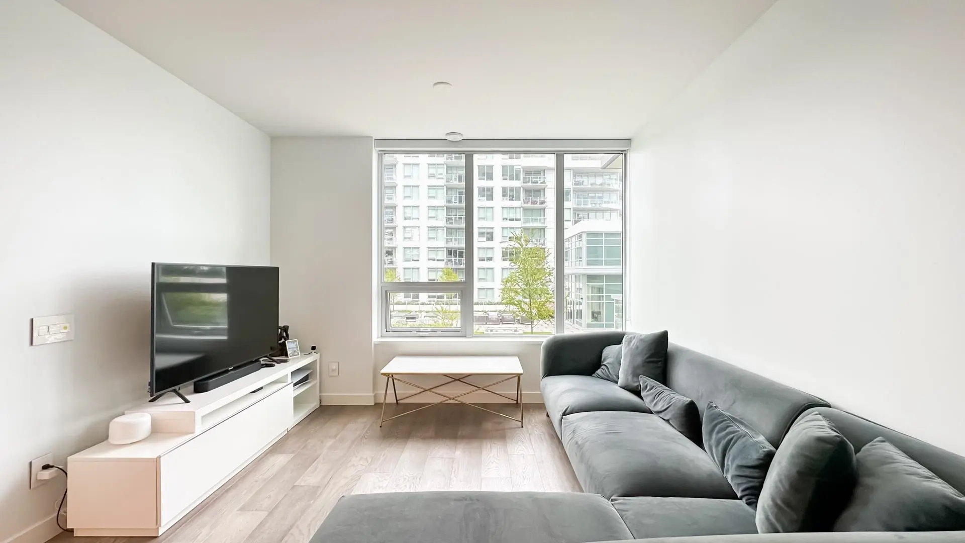 Property at #405 15165 THRIFT AVENUE, Surrey, BC