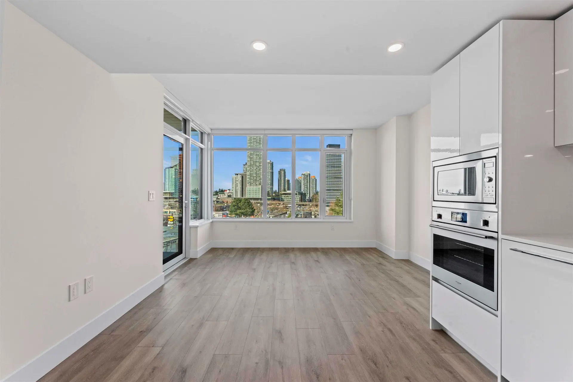 Property at #605 10428 WHALLEY BOULEVARD, Surrey, BC