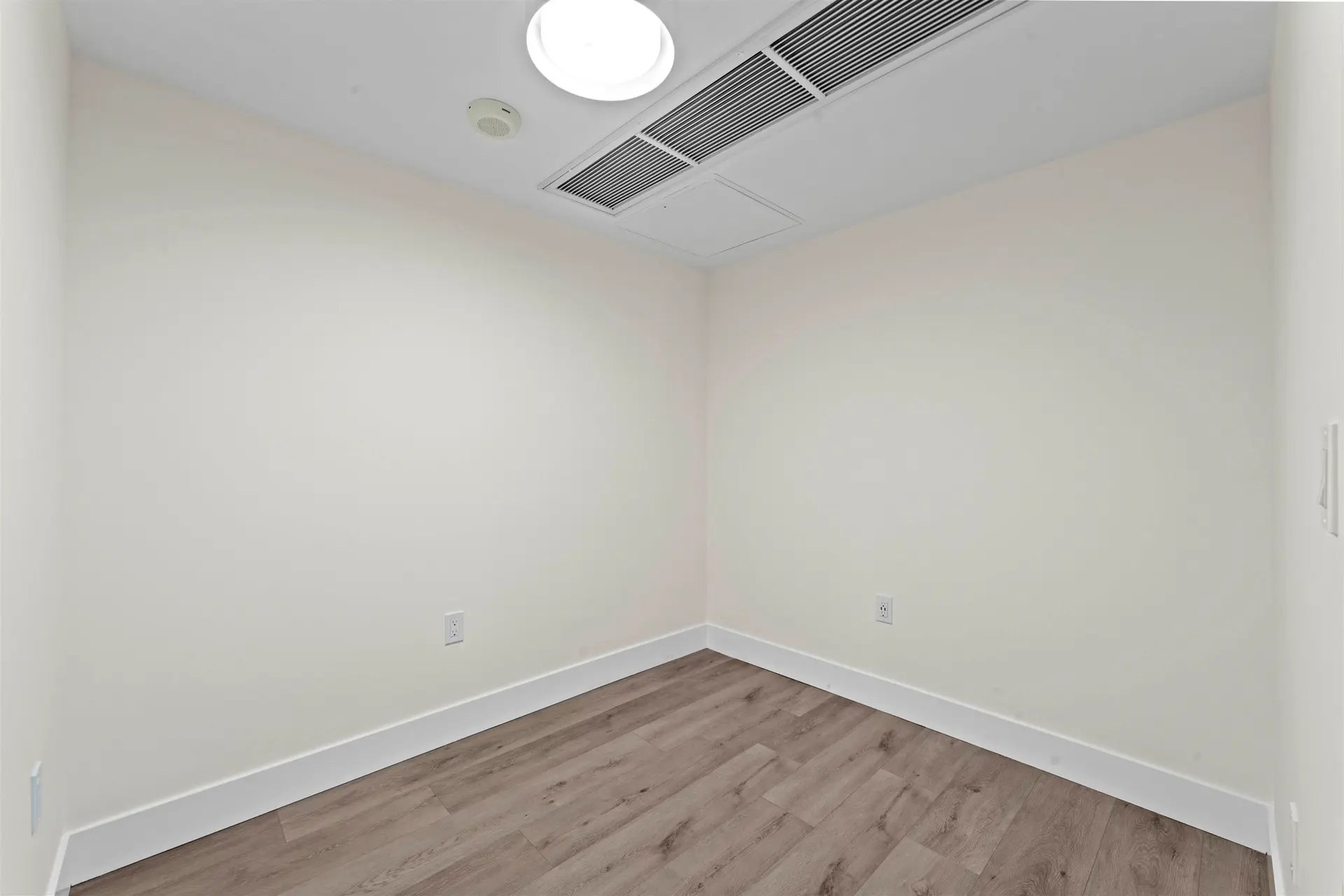 Property at #605 10428 WHALLEY BOULEVARD, Surrey, BC