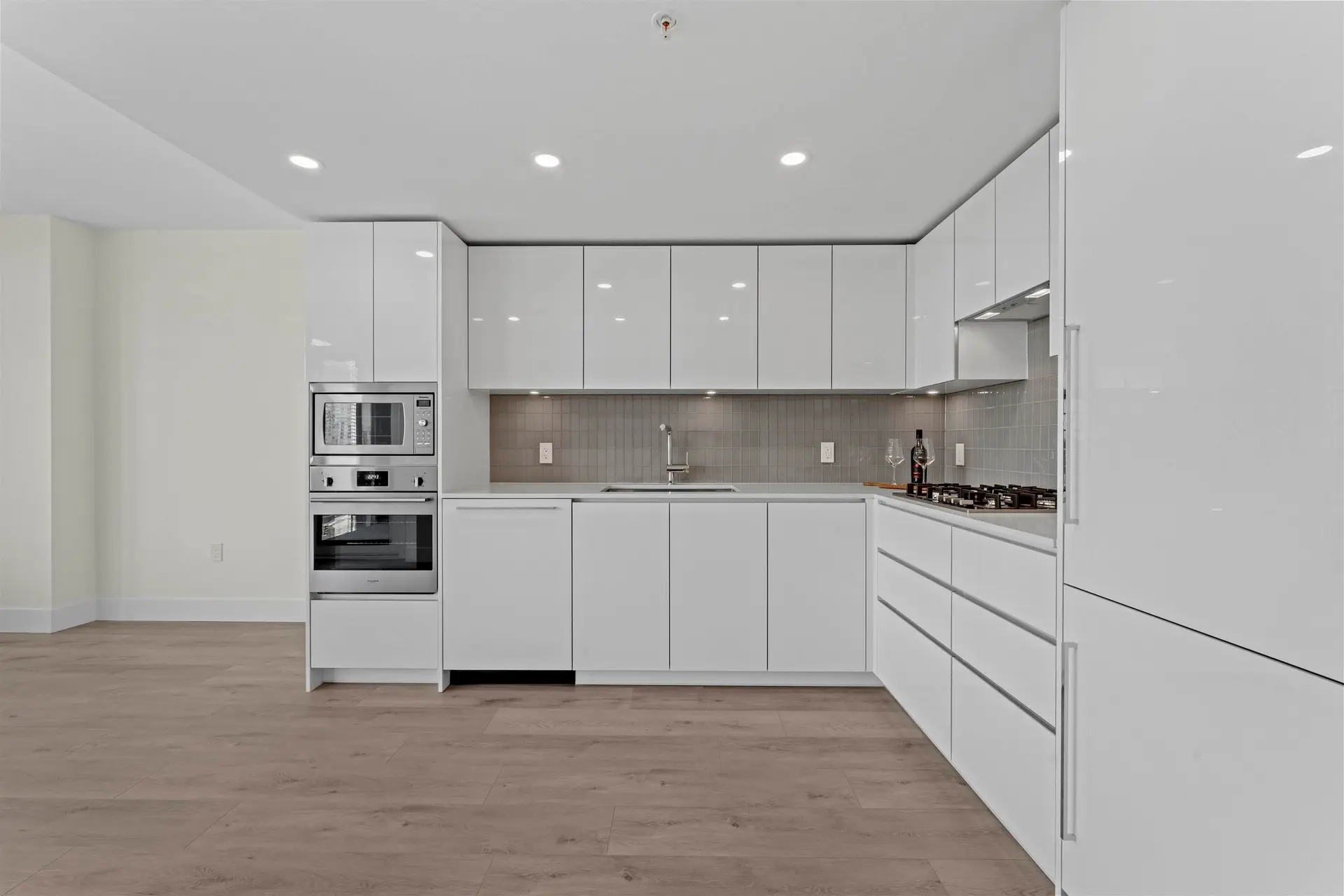 Property at #605 10428 WHALLEY BOULEVARD, Surrey, BC