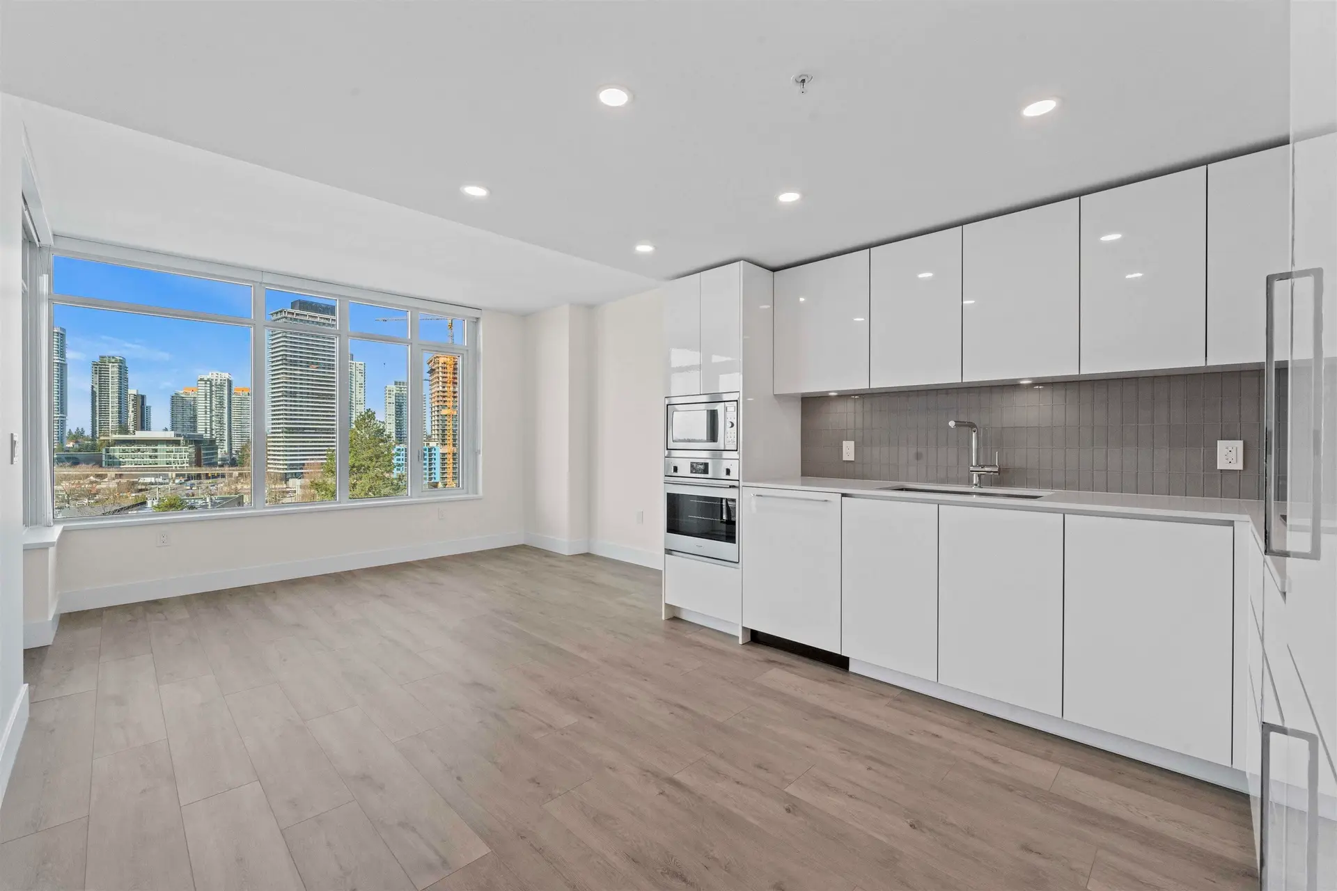 Property at #605 10428 WHALLEY BOULEVARD, Surrey, BC