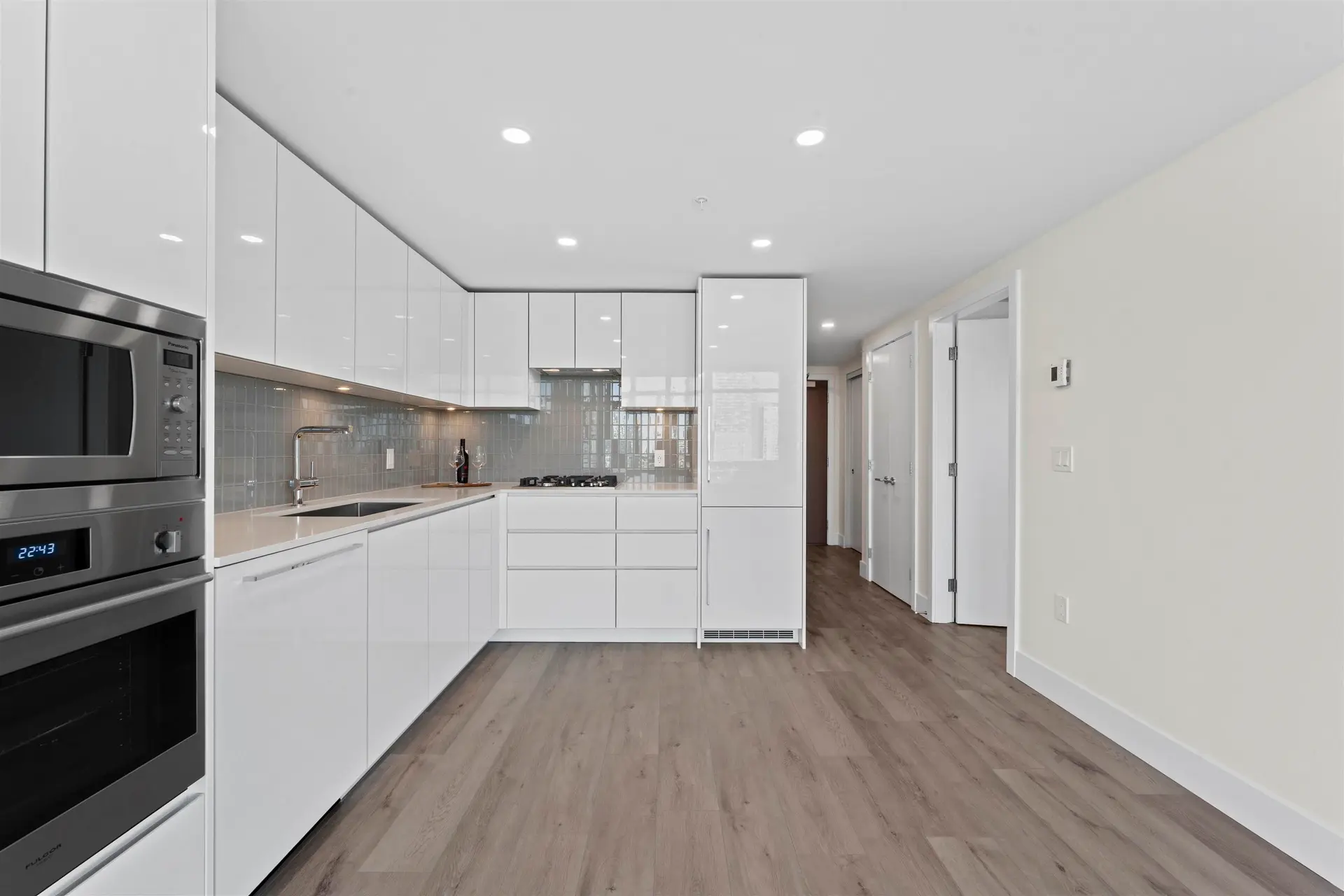 Property at #605 10428 WHALLEY BOULEVARD, Surrey, BC