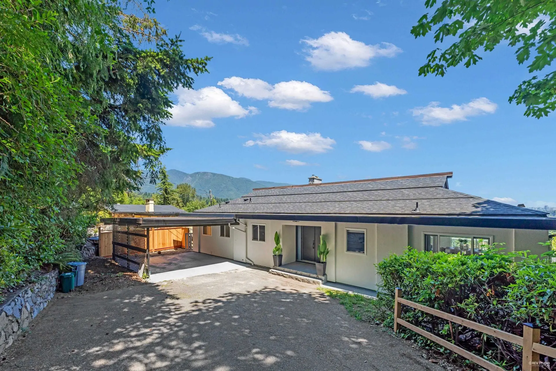 Property at 818 Younette Drive, West Vancouver, BC