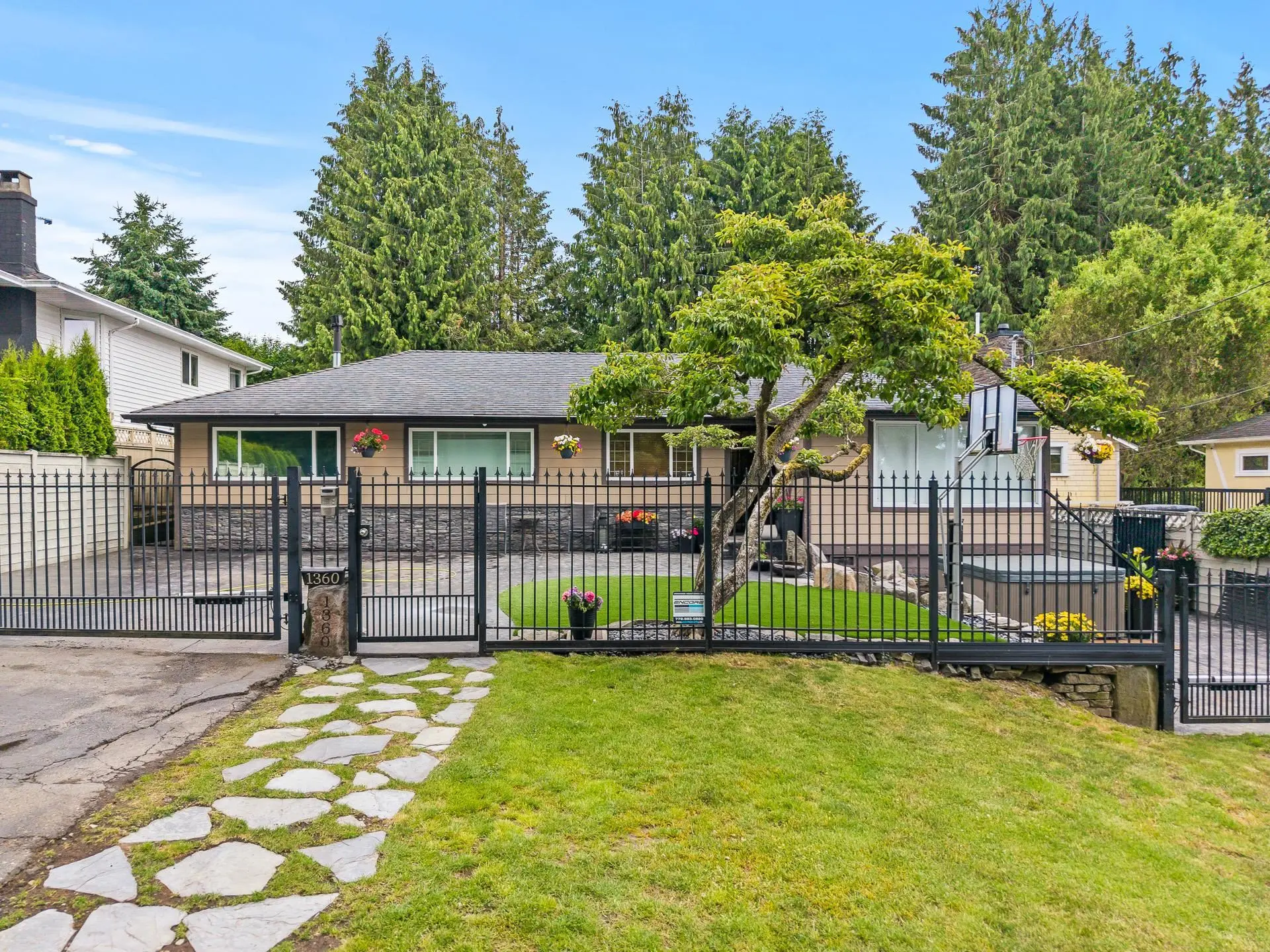 Property at 1360 EVERALL STREET, White Rock, BC
