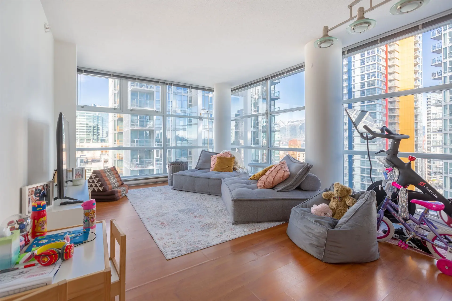 Property at #1806 111 W GEORGIA STREET, Vancouver, BC