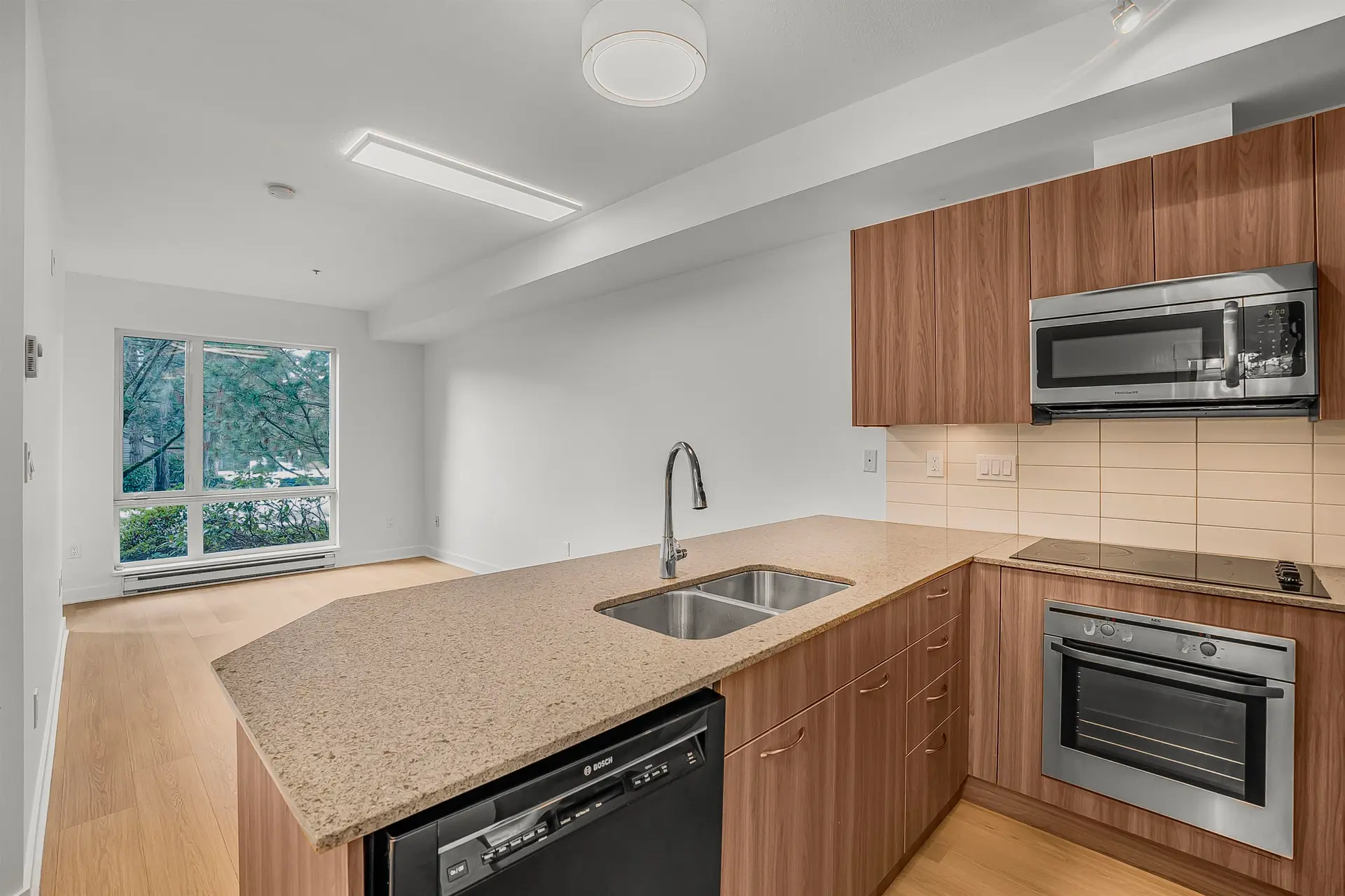 Property at #103 13321 102A AVENUE, Surrey, BC