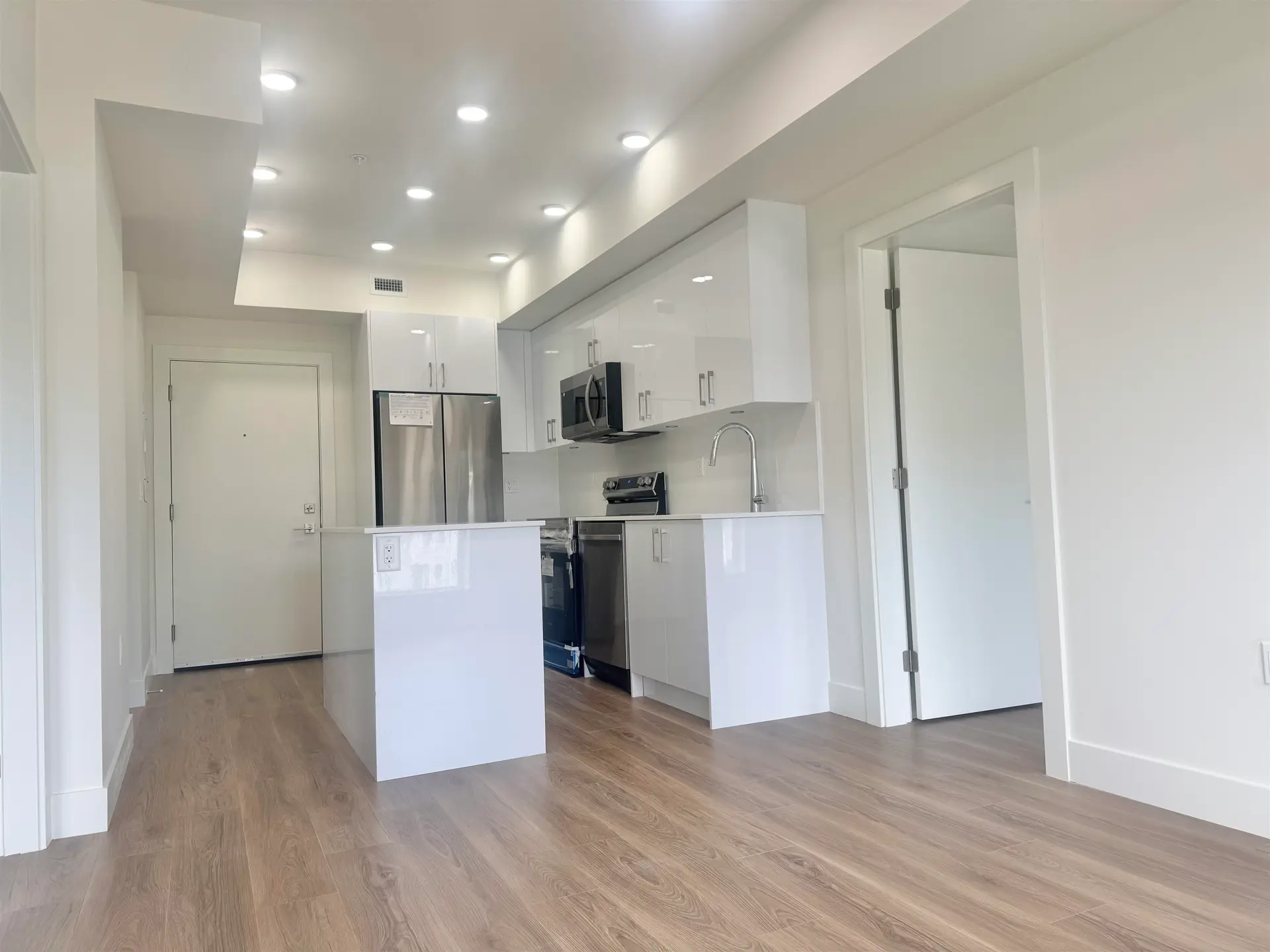 Property at #303 15739 FRASER HIGHWAY, Surrey, BC