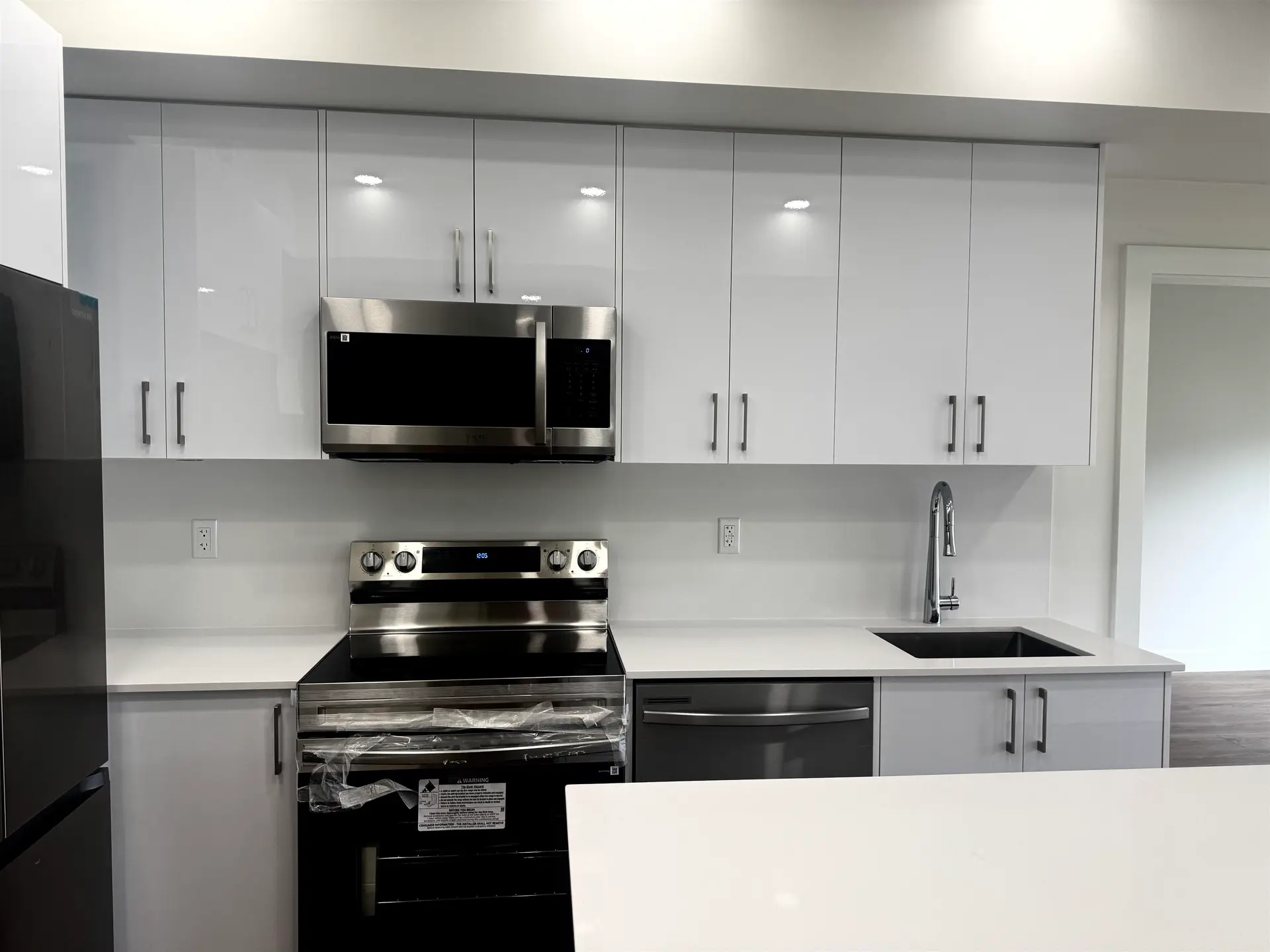 Property at #303 15739 FRASER HIGHWAY, Surrey, BC