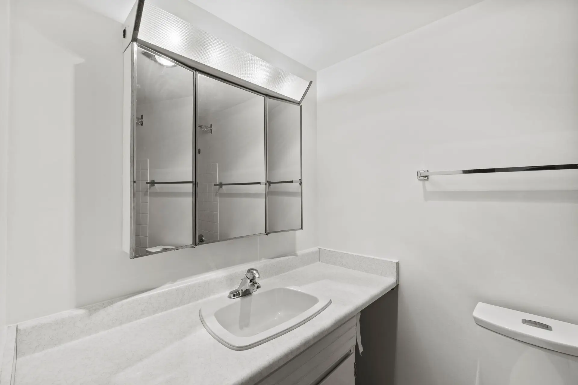 #315 310 W 3rd Street - Image 14