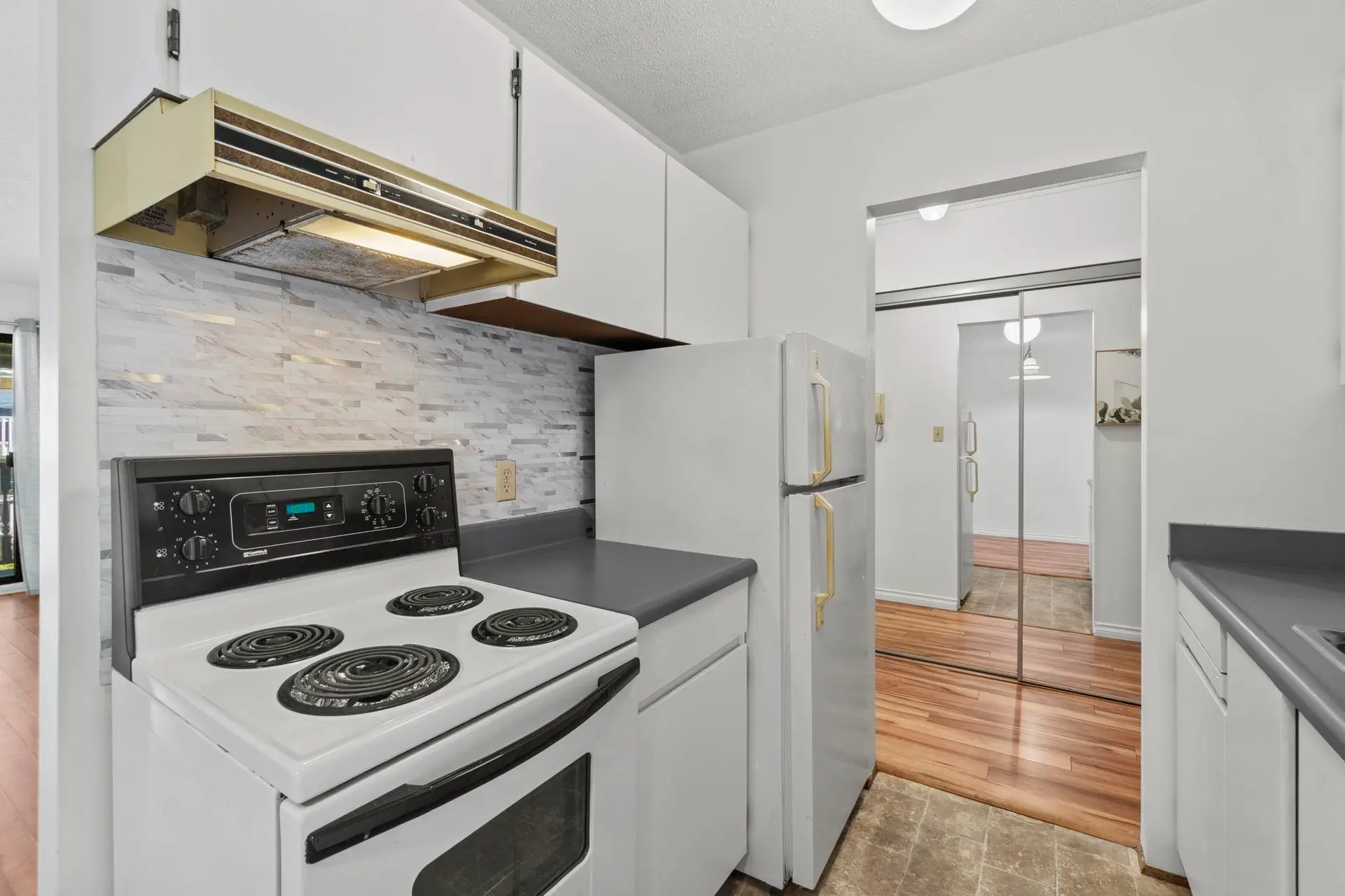 #315 310 W 3rd Street - Image 8
