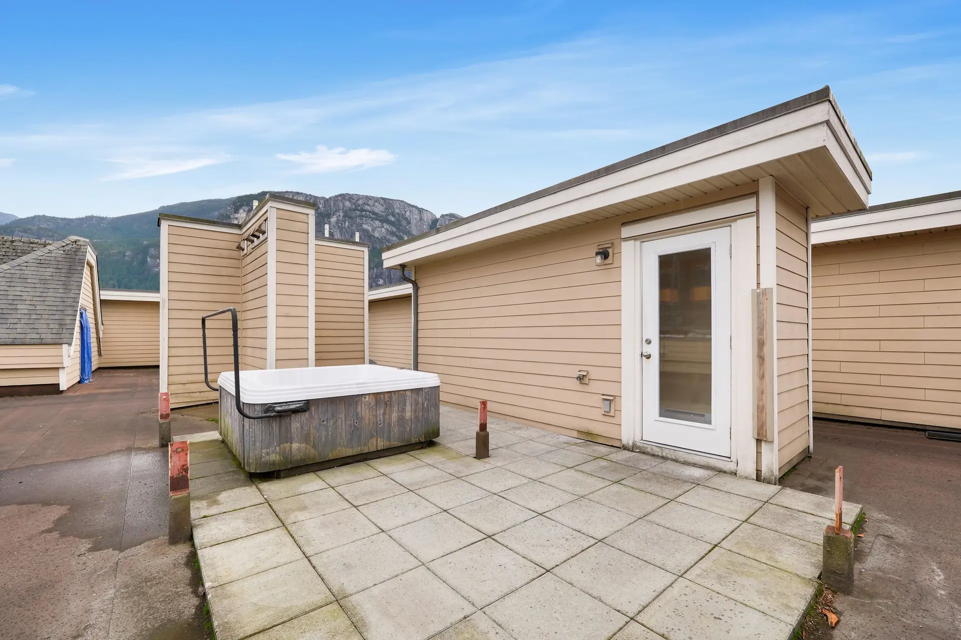 Property at #403 1310 VICTORIA STREET, Squamish, BC