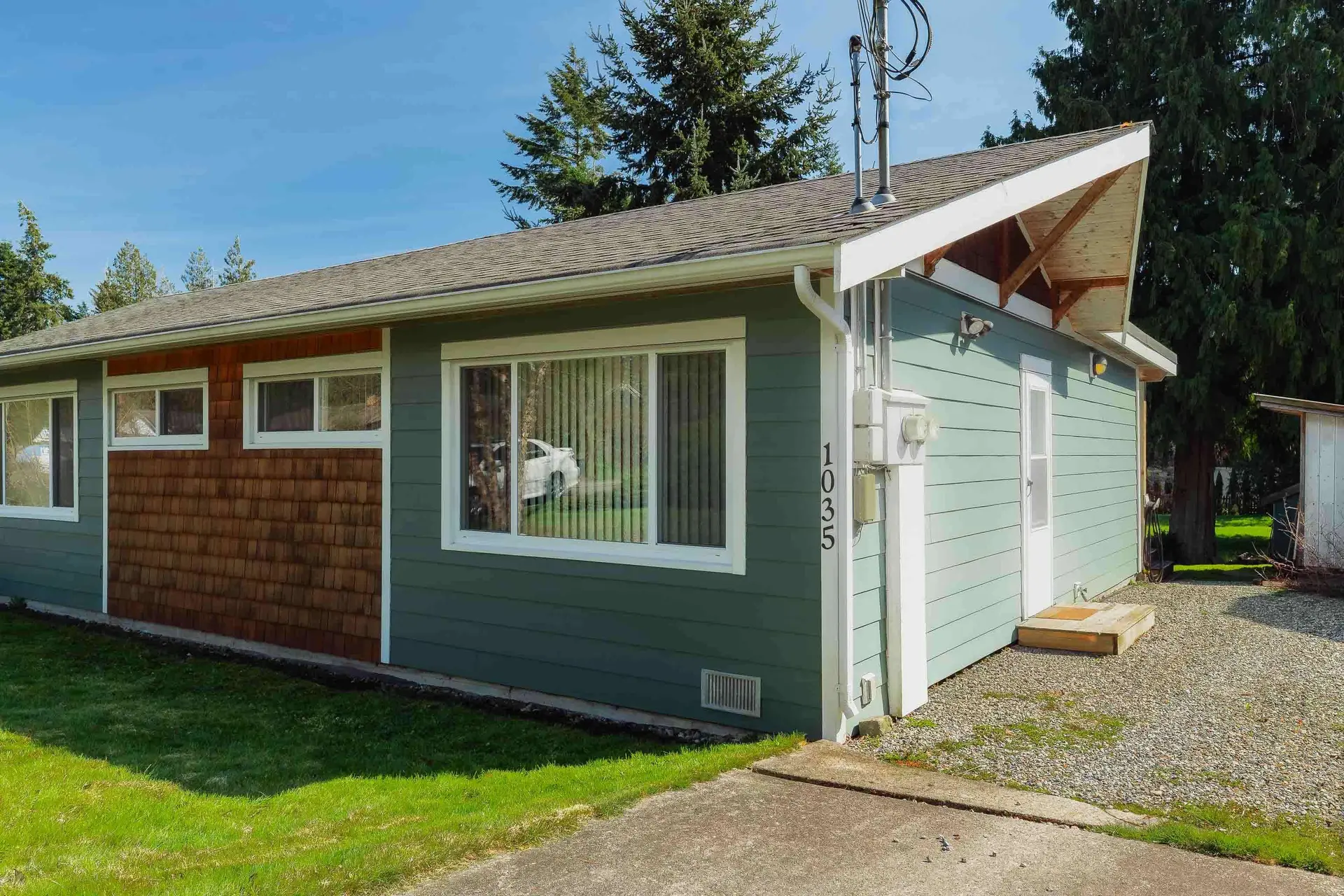 Property at 1033-1035 ROSAMUND ROAD, Gibsons, BC