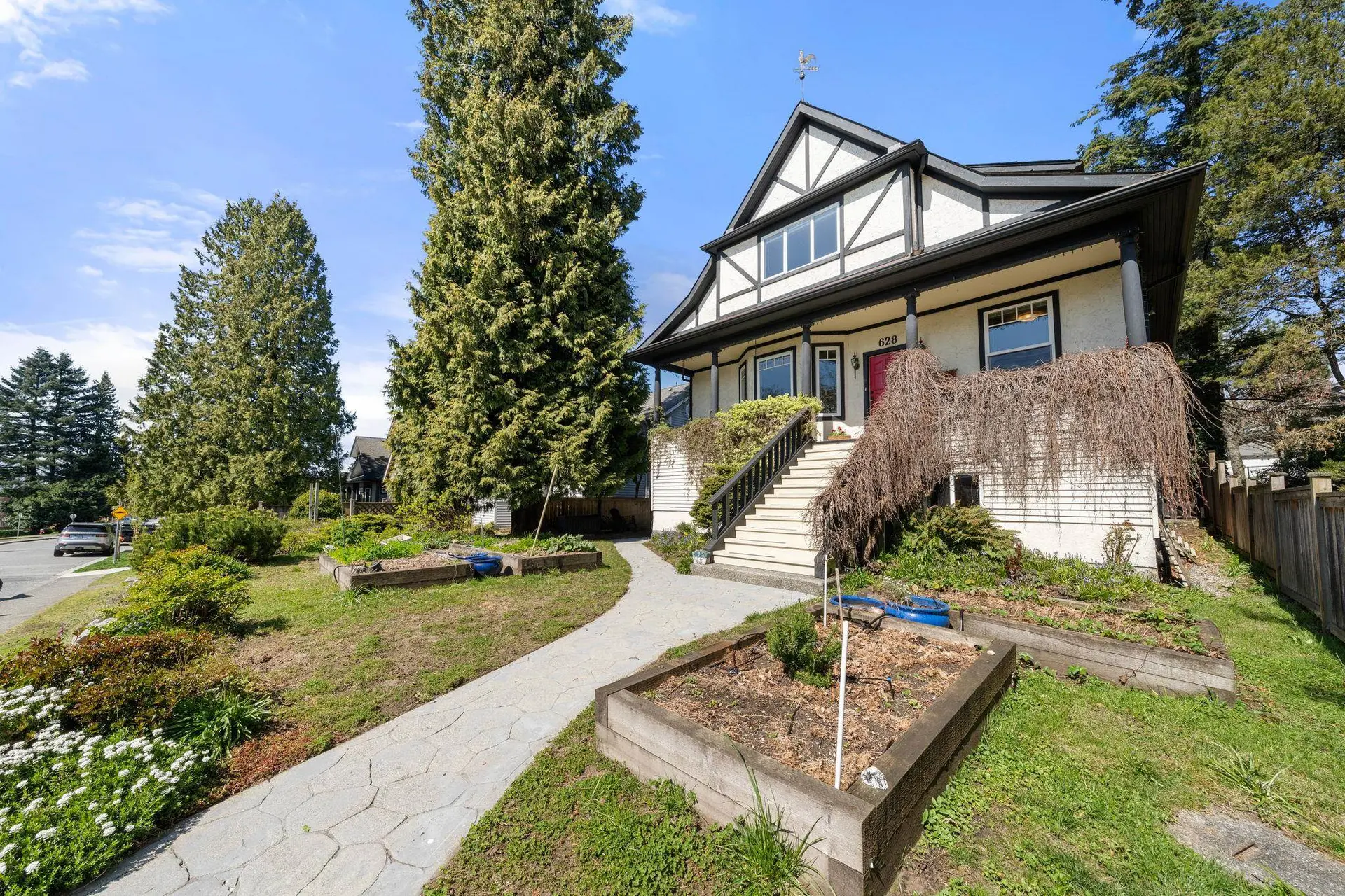 Property at 628 E 5th Street, North Vancouver, BC