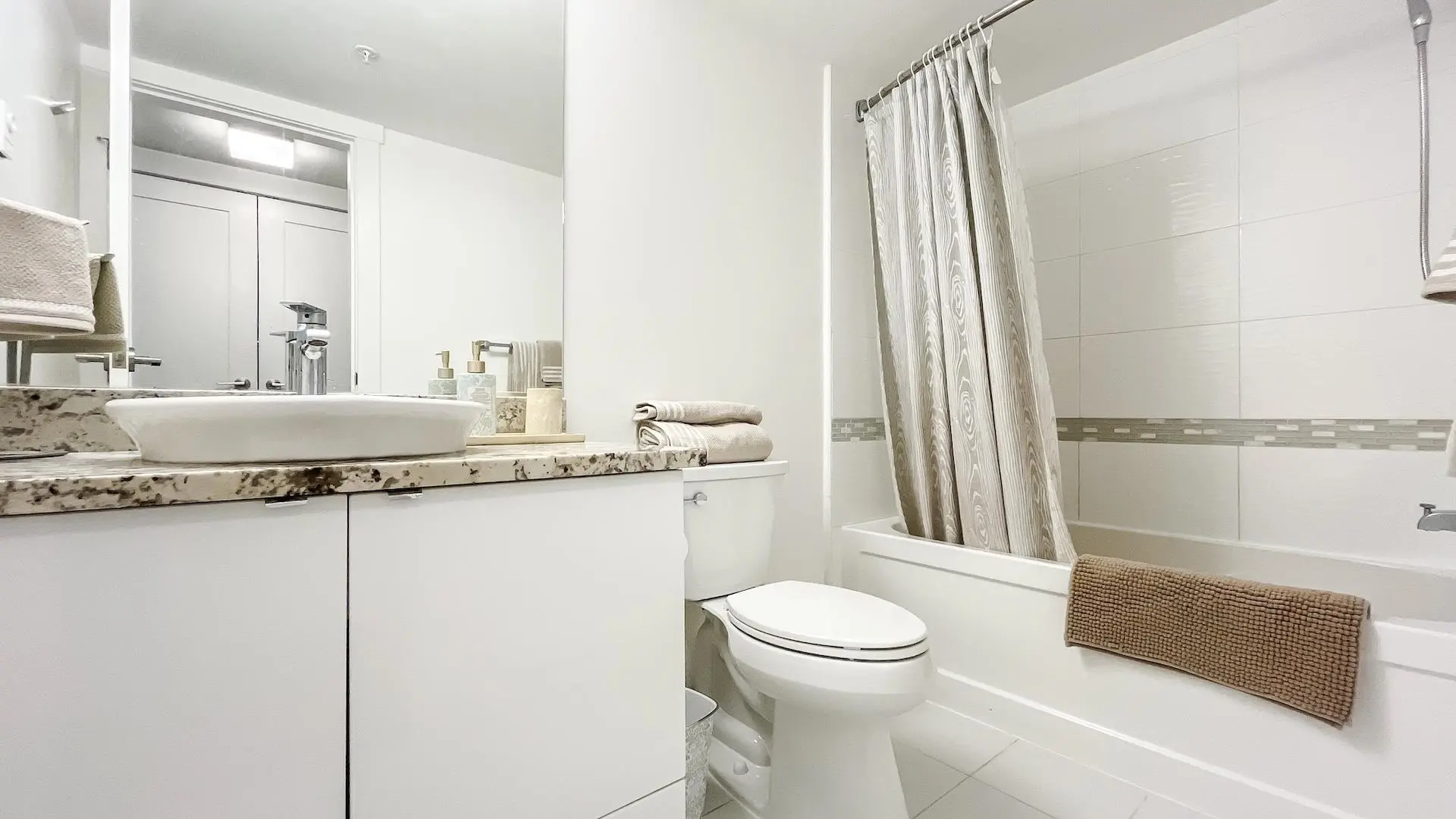 Property at #404 14955 VICTORIA AVENUE, White Rock, BC