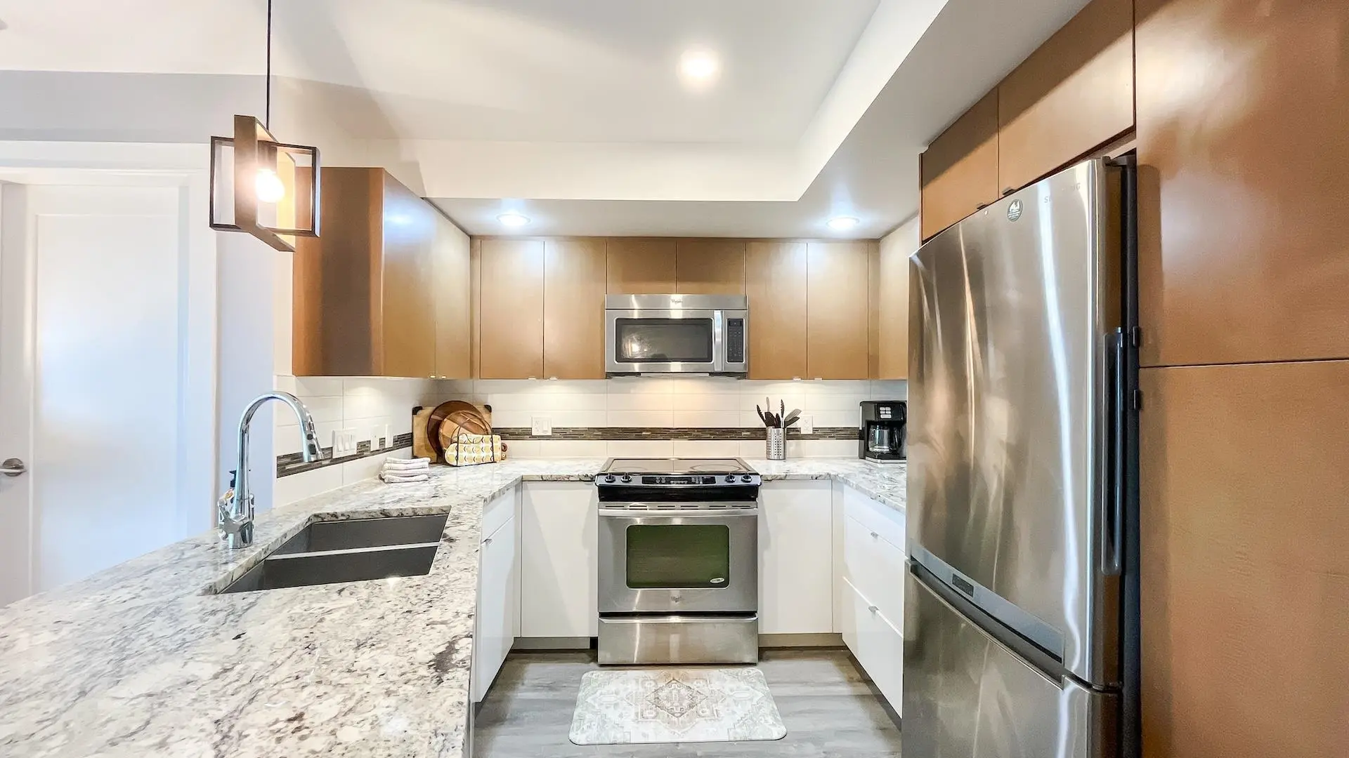 Property at #404 14955 VICTORIA AVENUE, White Rock, BC