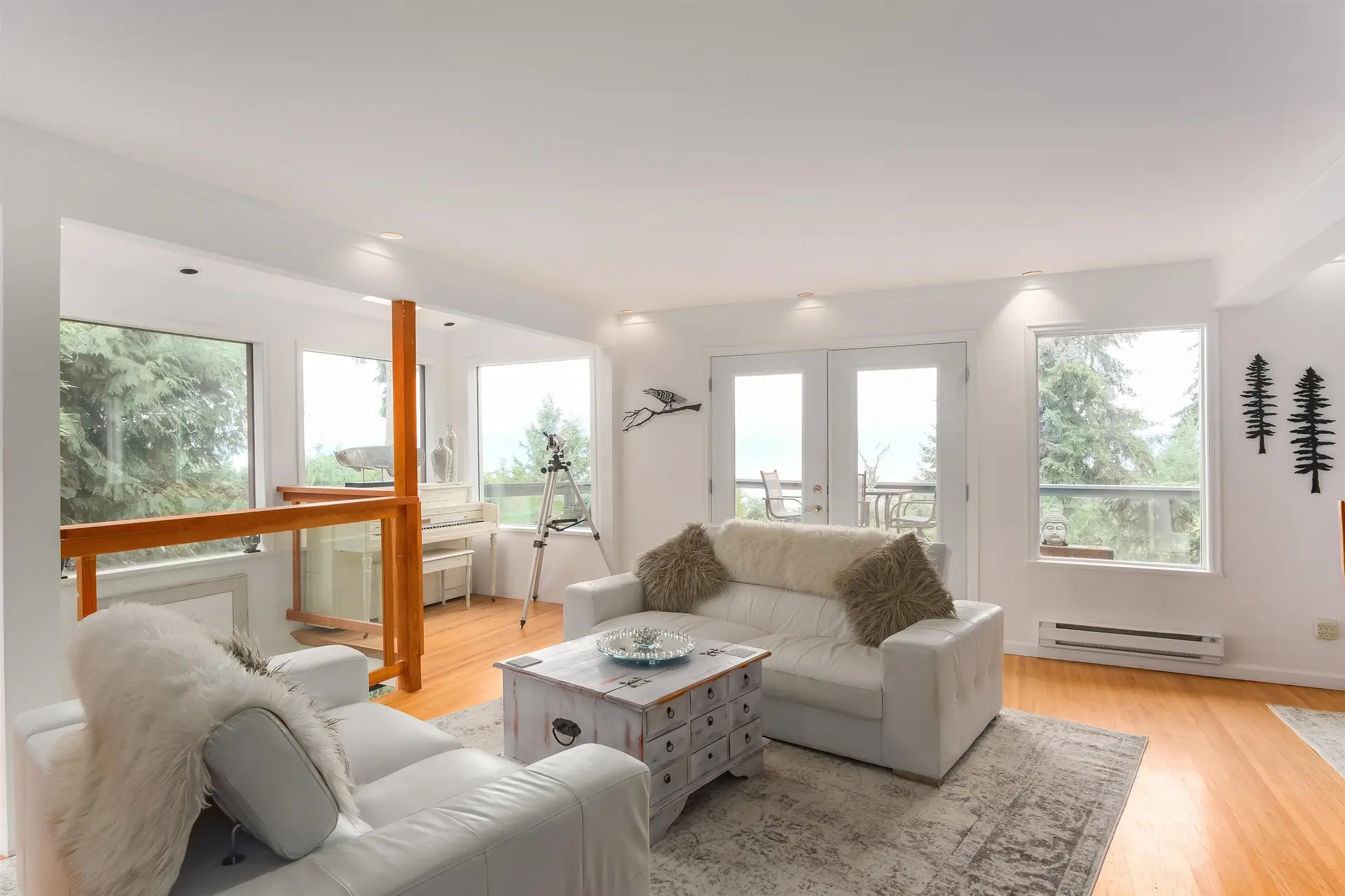 Property at 20 OCEANVIEW ROAD, Lions Bay, BC