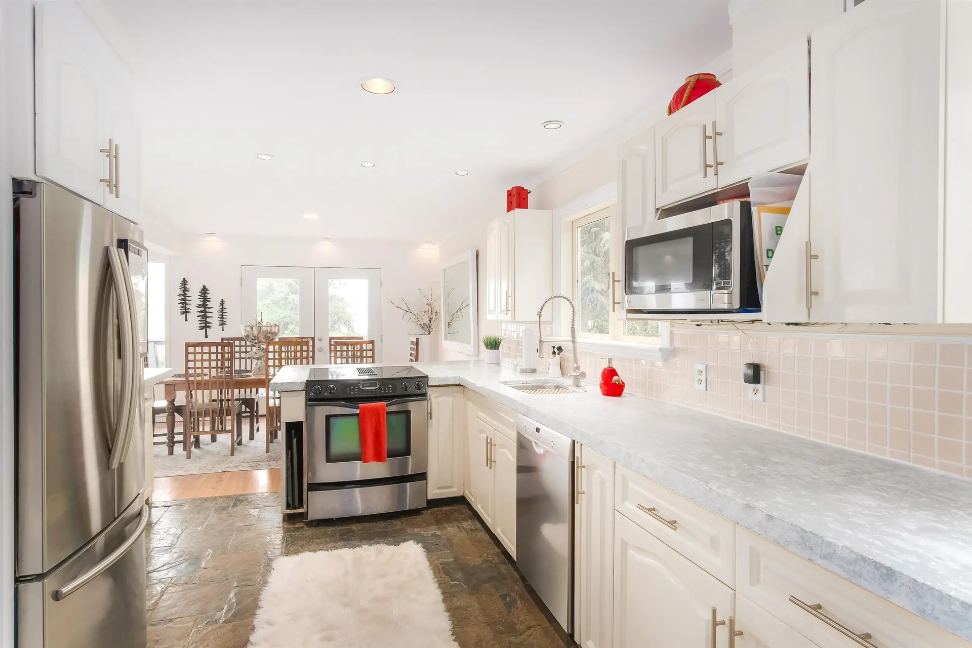 Property at 20 OCEANVIEW ROAD, Lions Bay, BC