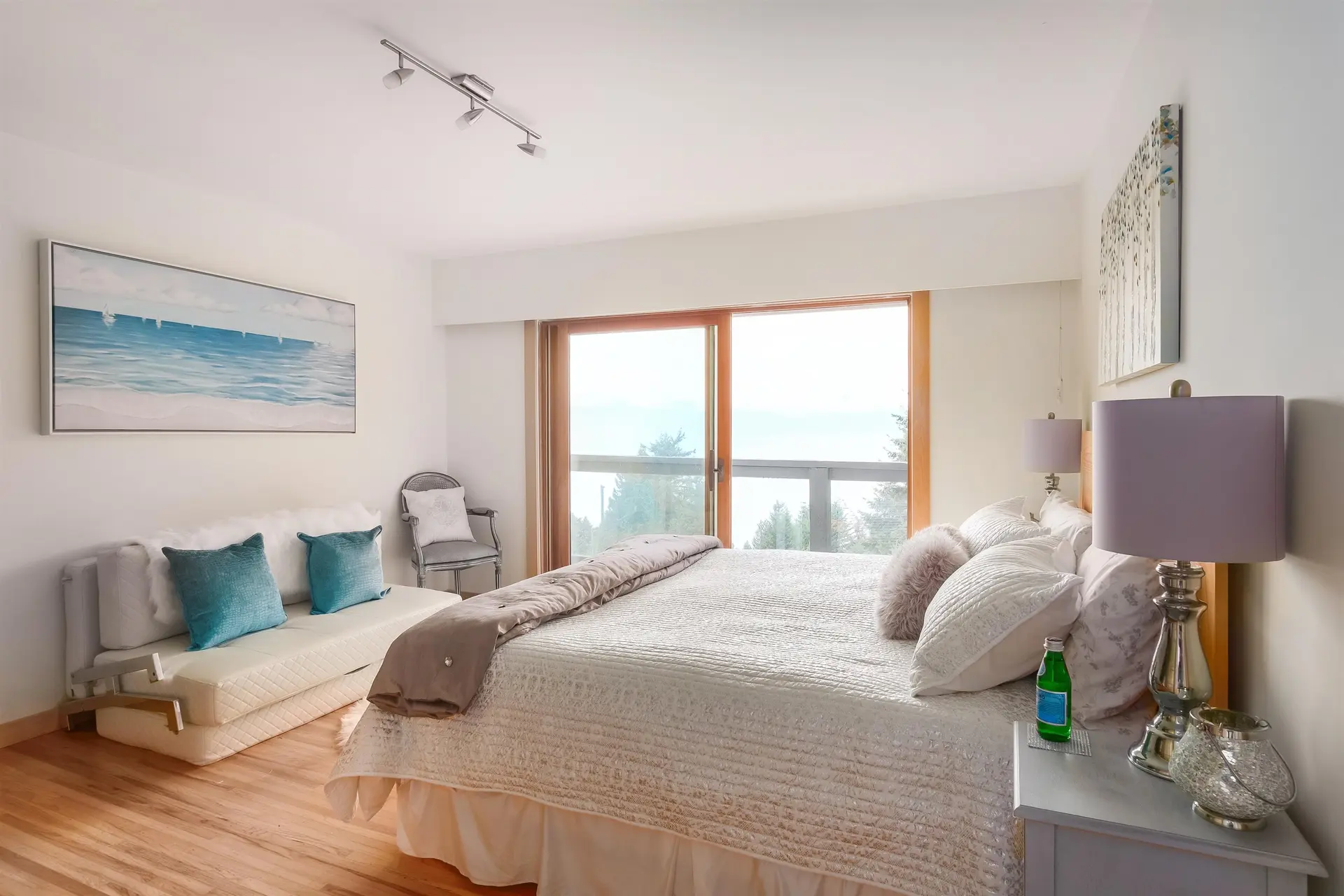 Property at 20 OCEANVIEW ROAD, Lions Bay, BC