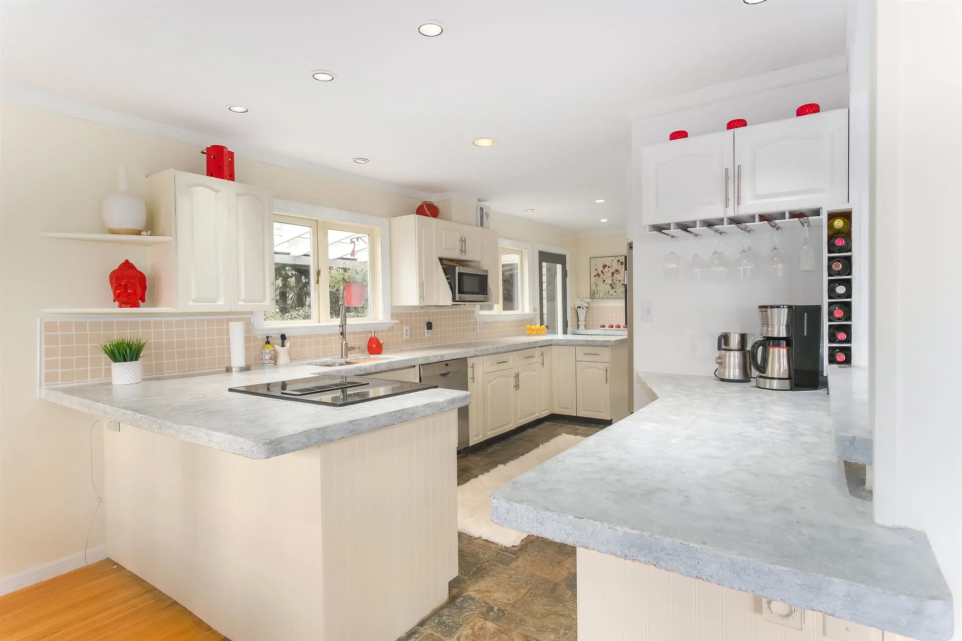 Property at 20 OCEANVIEW ROAD, Lions Bay, BC