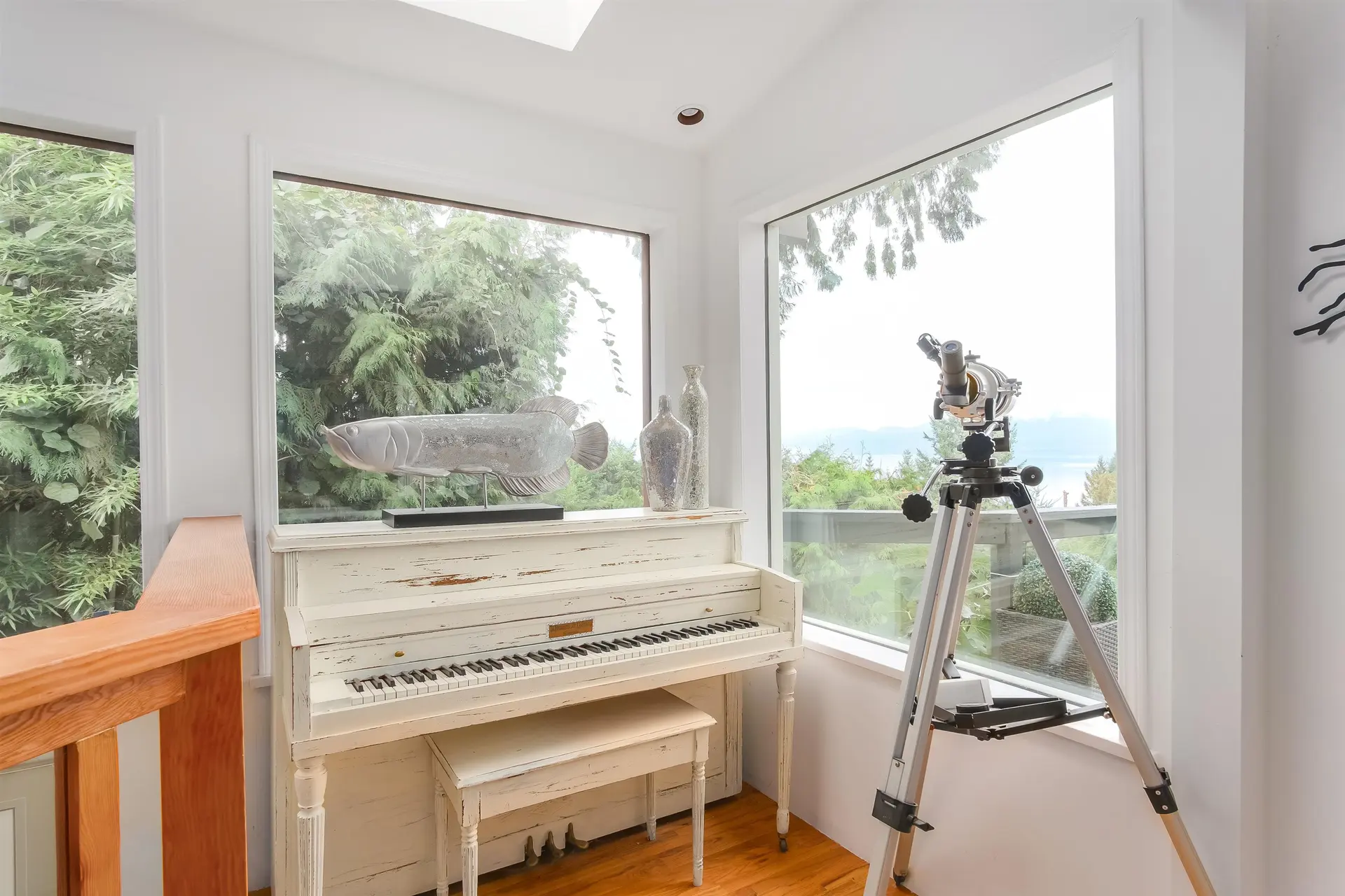 Property at 20 OCEANVIEW ROAD, Lions Bay, BC