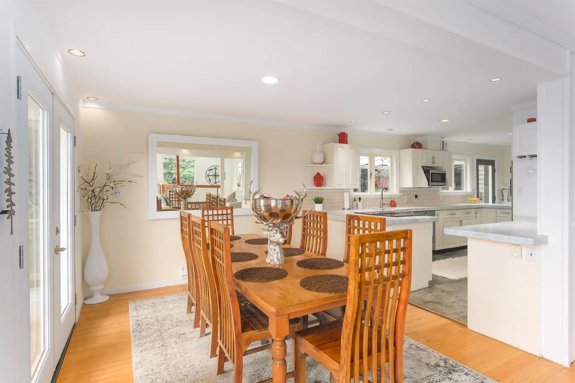 Property at 20 OCEANVIEW ROAD, Lions Bay, BC