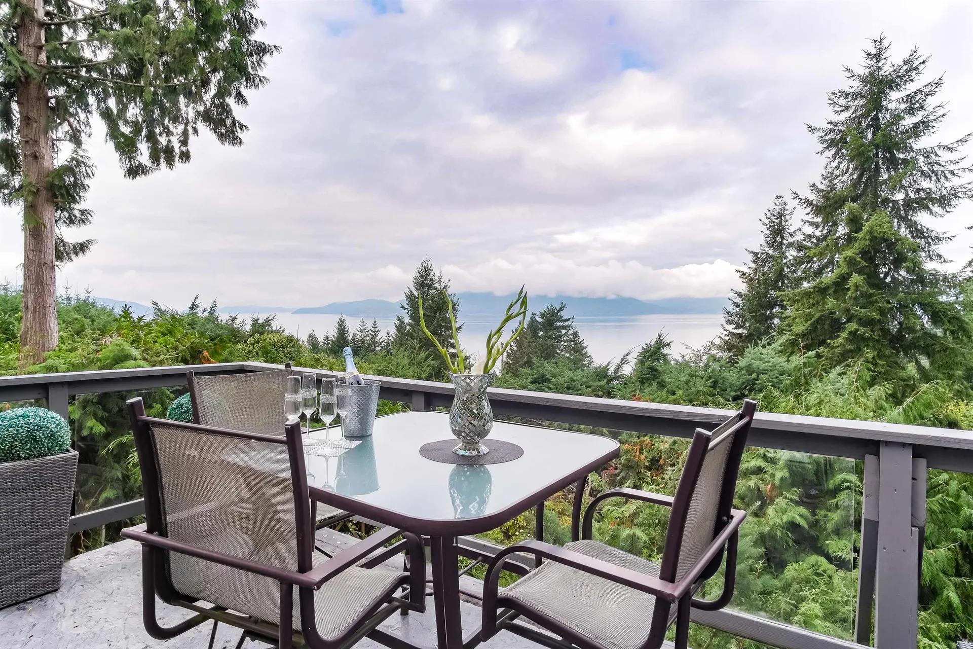 Property at 20 OCEANVIEW ROAD, Lions Bay, BC