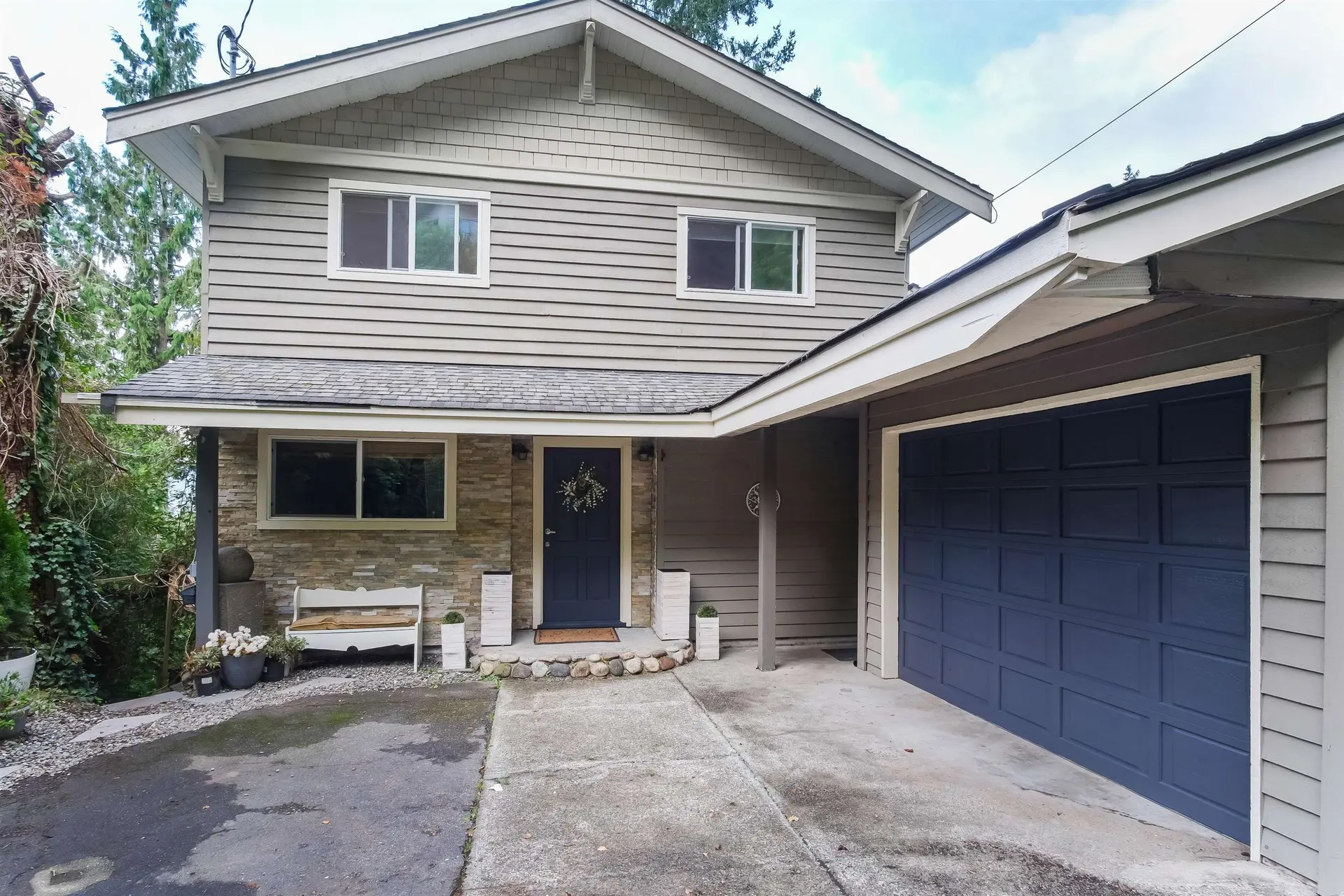 Property at 20 OCEANVIEW ROAD, Lions Bay, BC