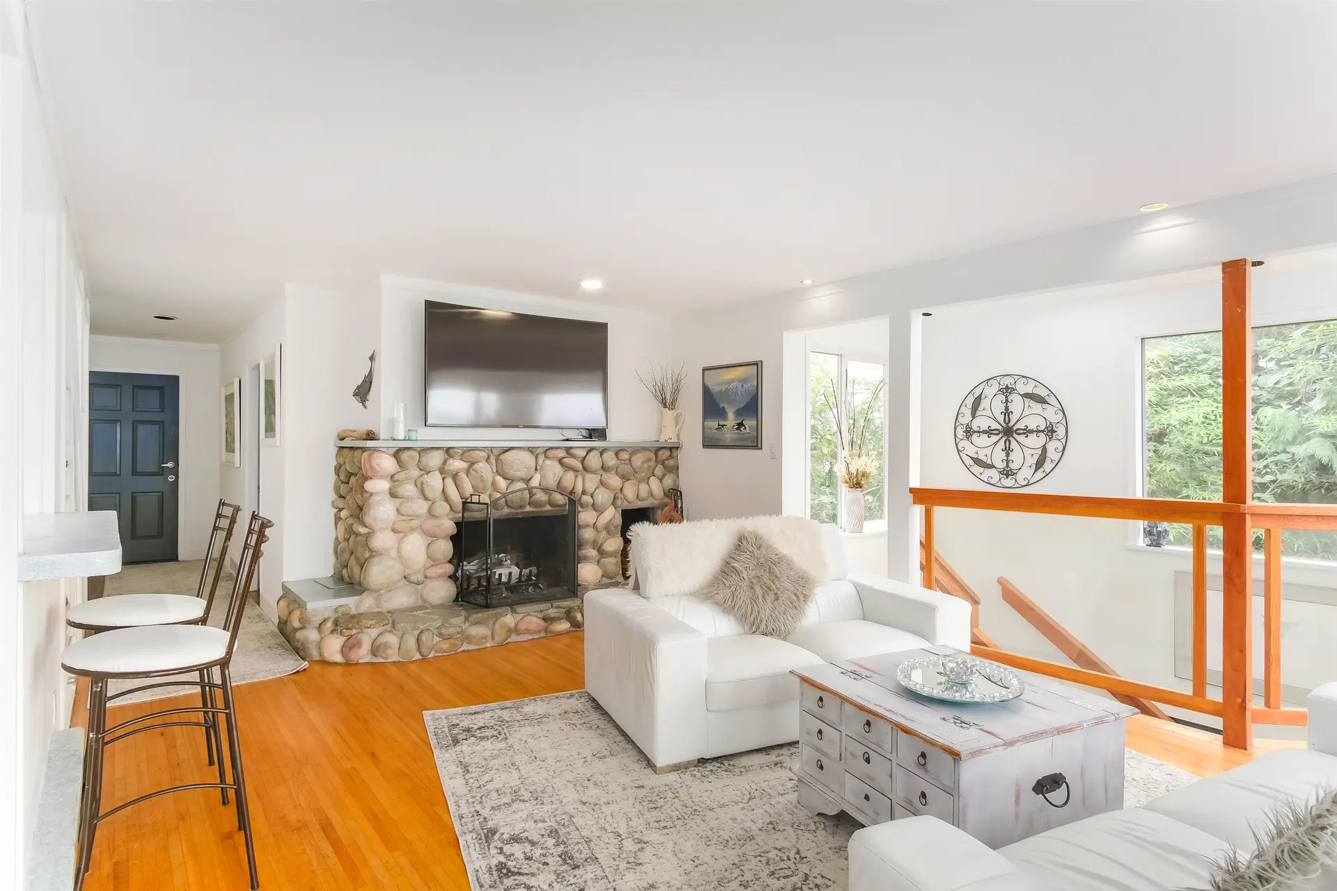 Property at 20 OCEANVIEW ROAD, Lions Bay, BC