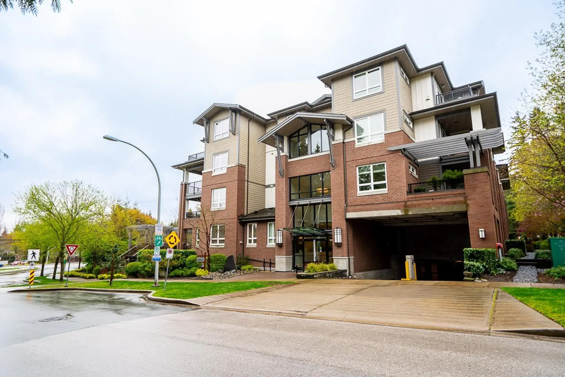 Property at 308 15188 29a Avenue, Surrey, BC