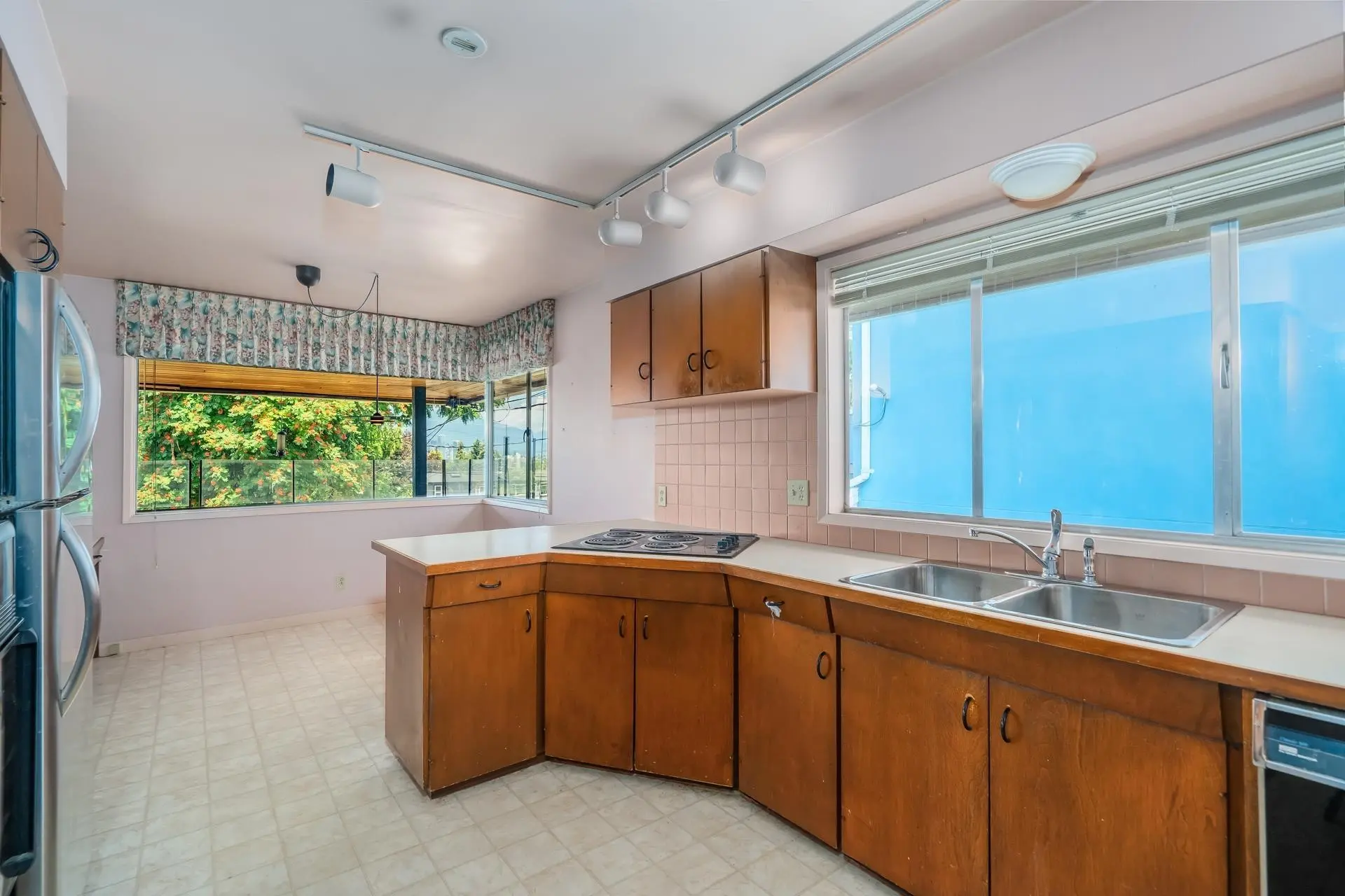 Property at 5240 HALLEY AVENUE, Burnaby, BC