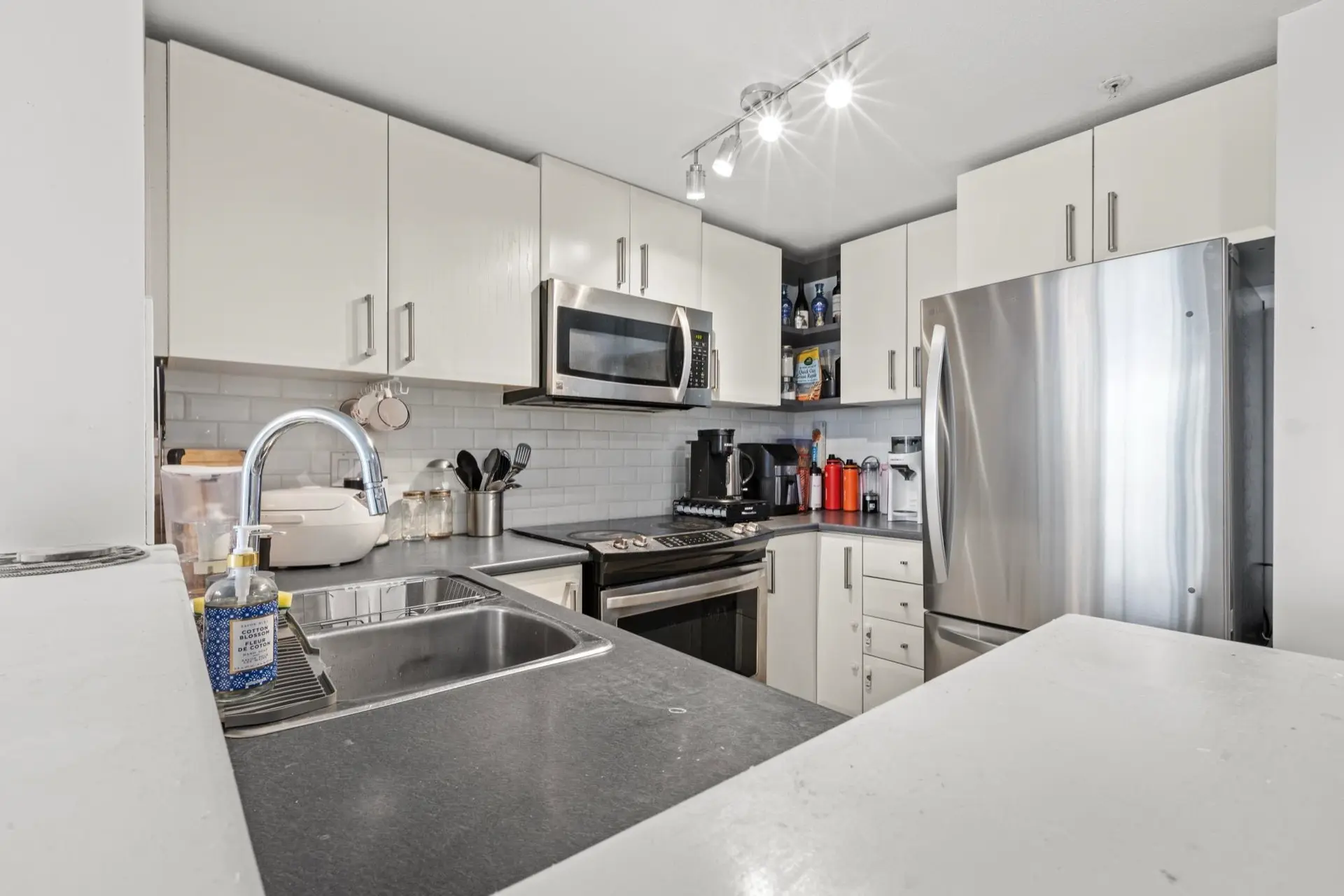 Property at #322 6833 Village Grn, Burnaby, BC