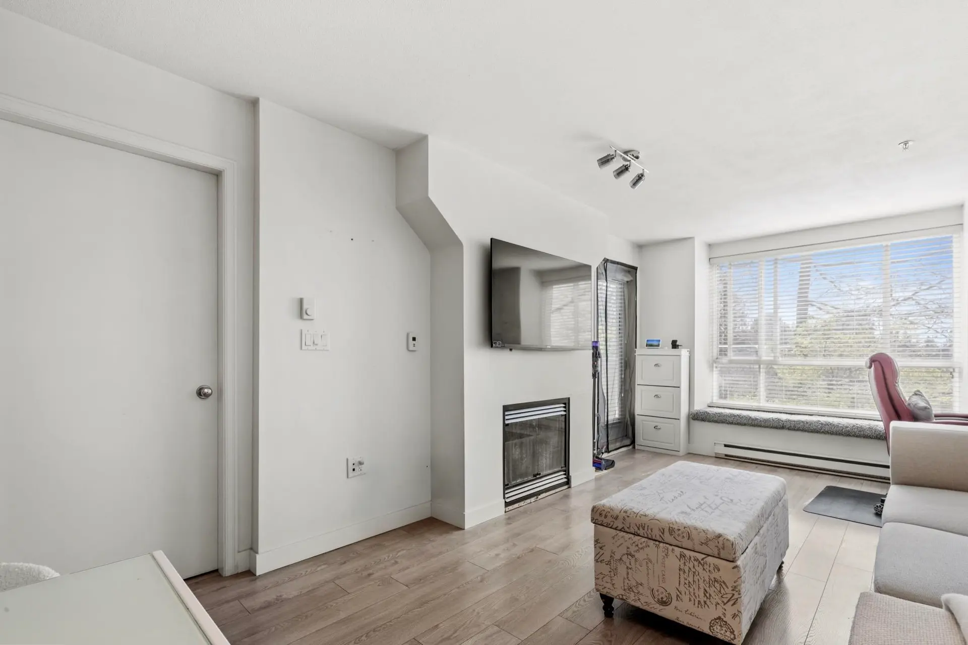 Property at #322 6833 Village Grn, Burnaby, BC