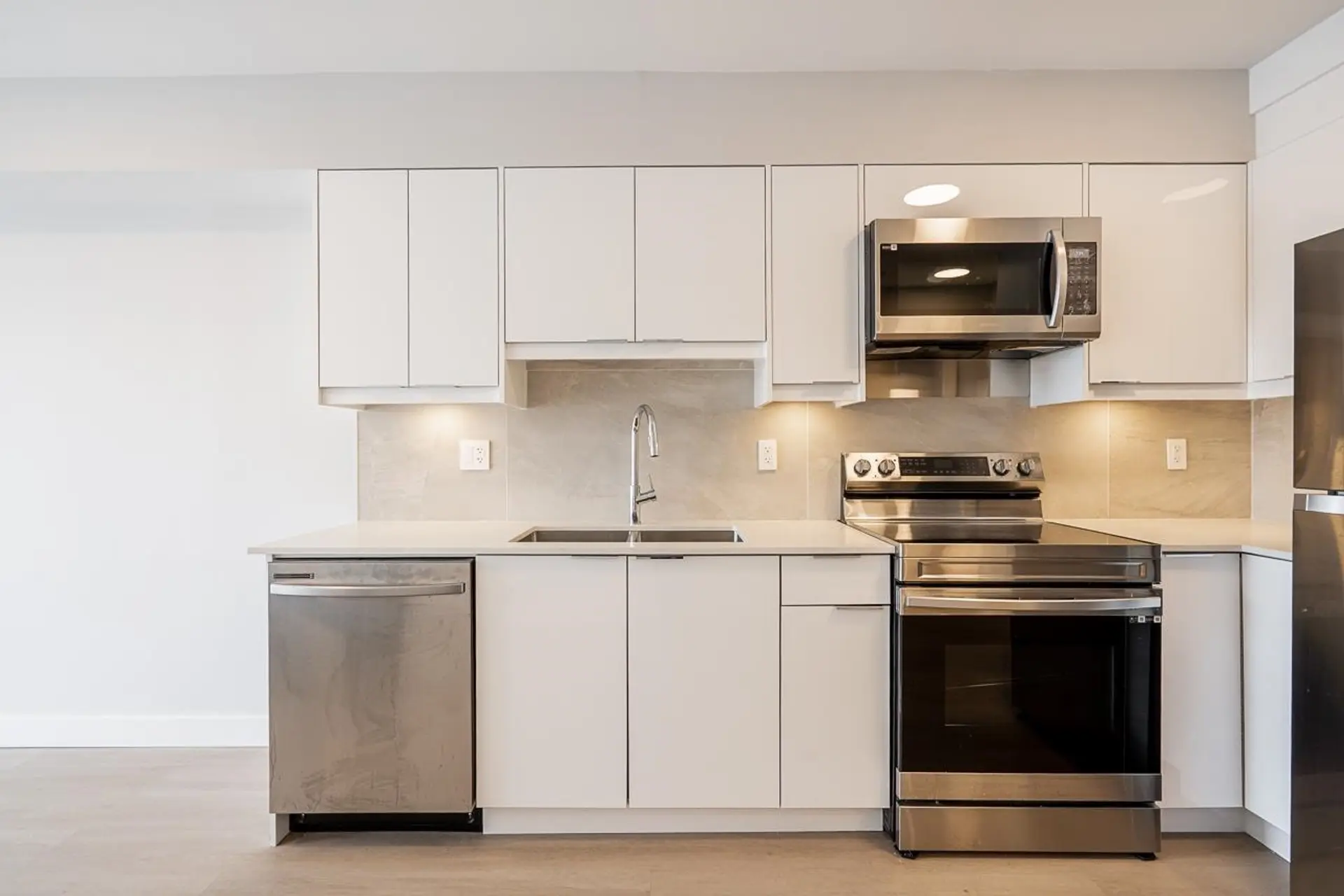 Property at #304 3050 KINGSWAY, Vancouver, BC