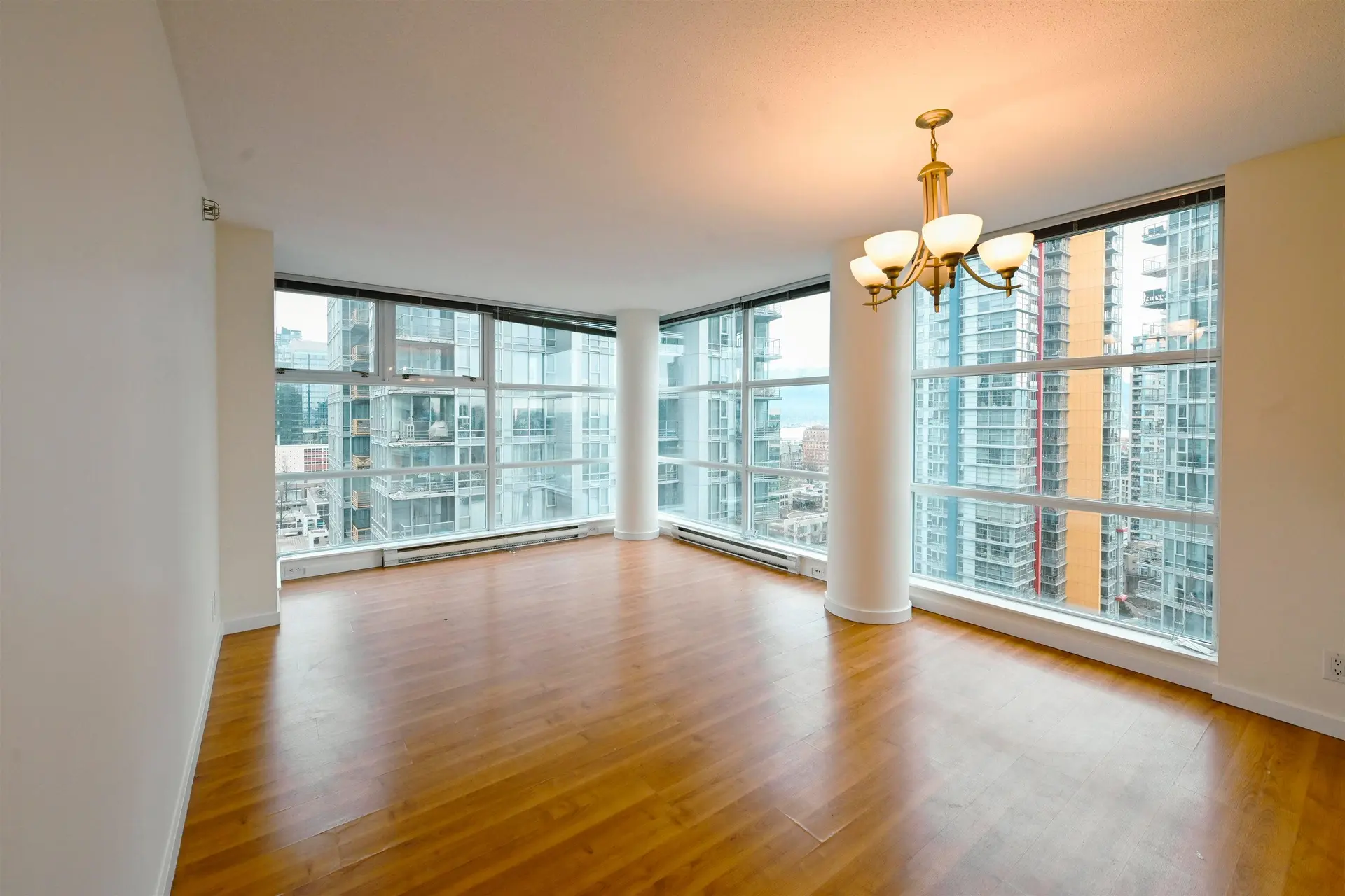 Property at #2206 111 W Georgia Street, Vancouver, BC