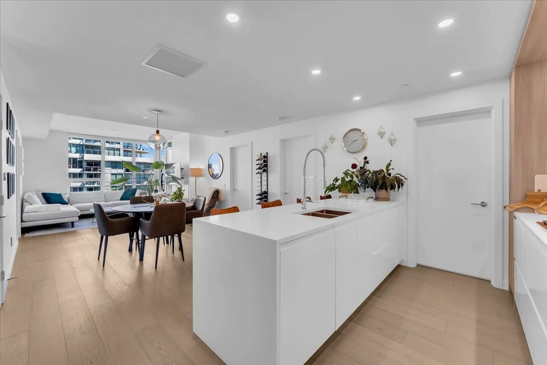 Property at #805 15165 Thrift Avenue, Surrey, BC