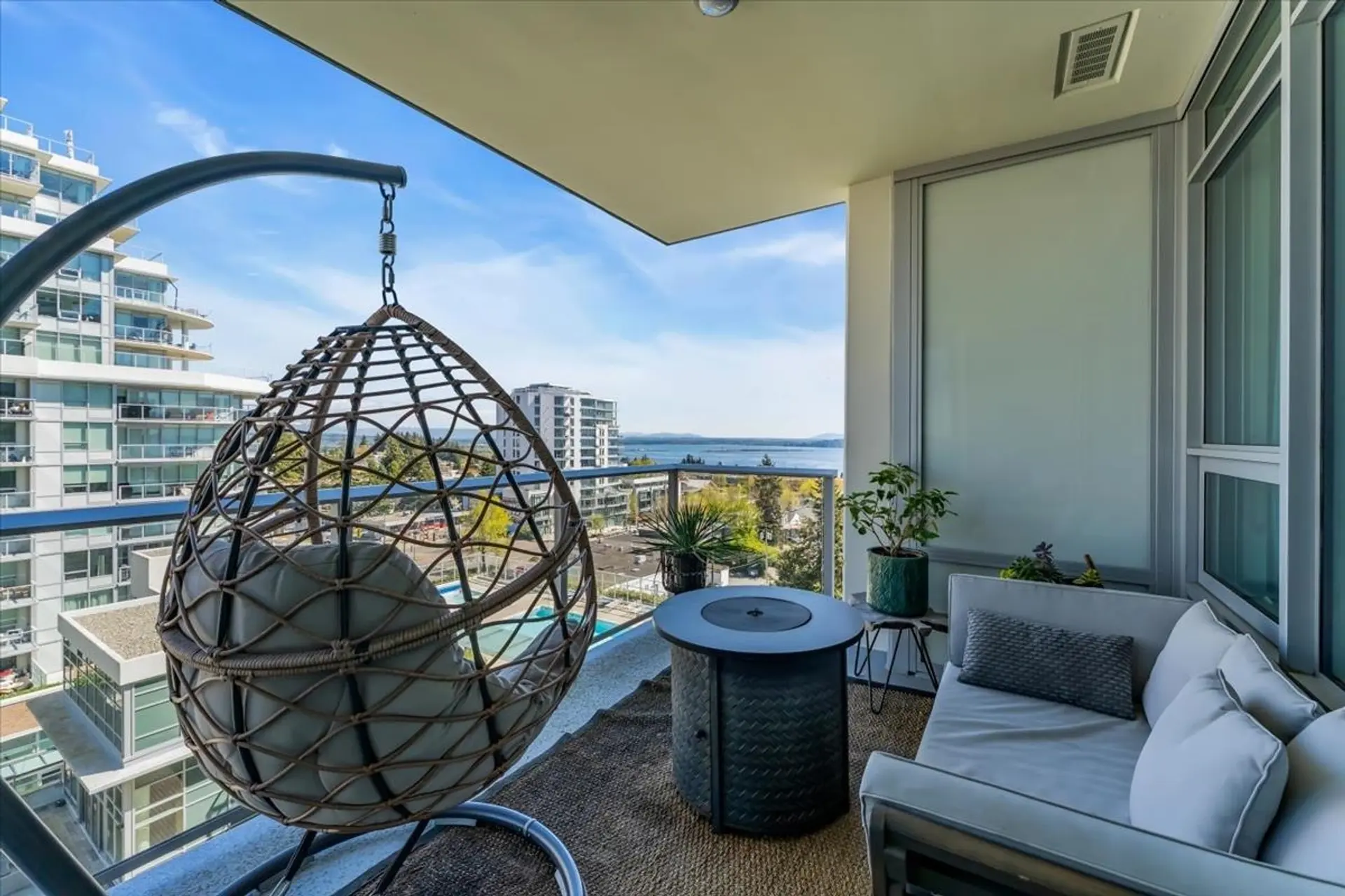 Property at #805 15165 Thrift Avenue, Surrey, BC