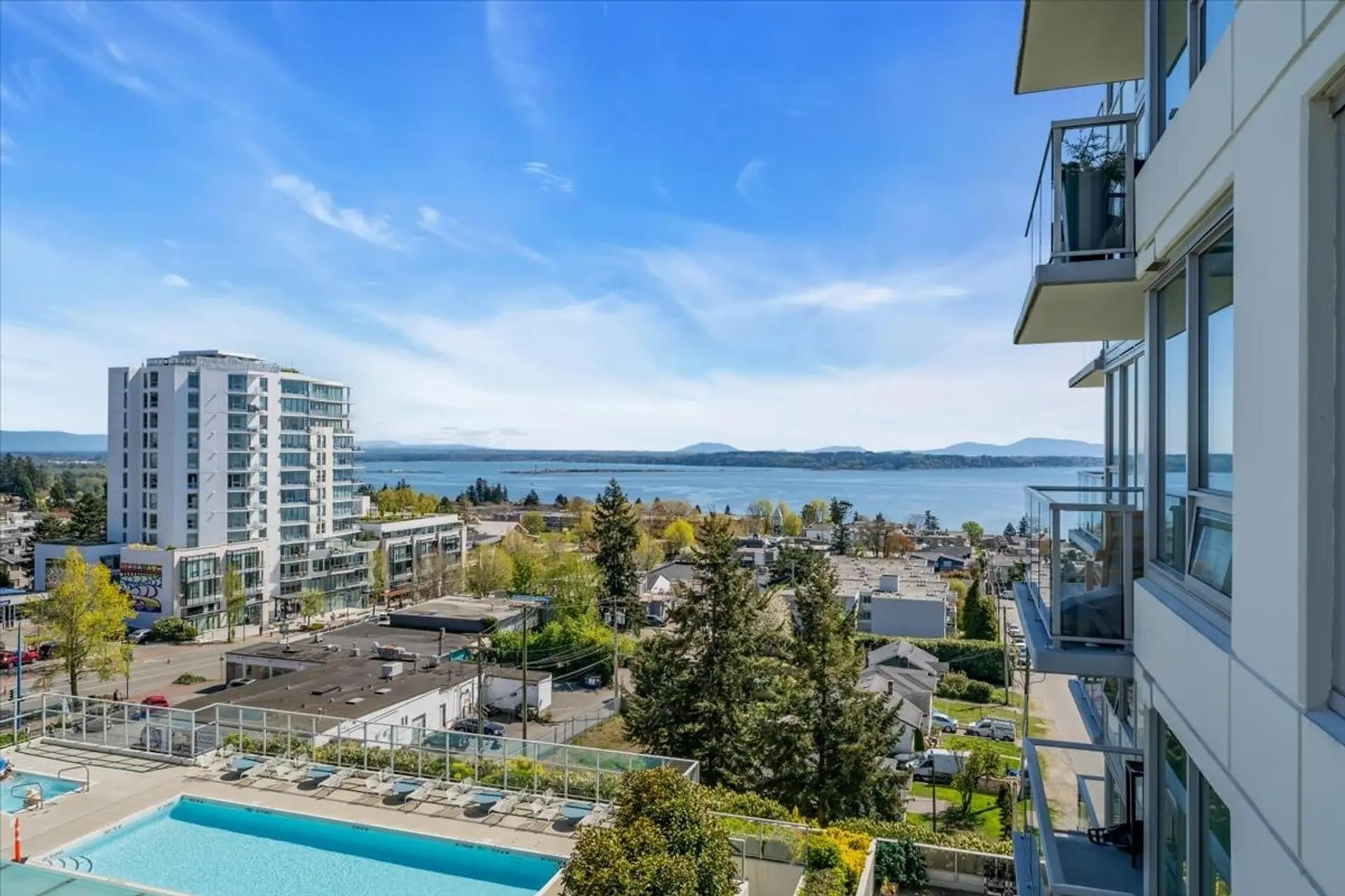 Property at #805 15165 Thrift Avenue, Surrey, BC