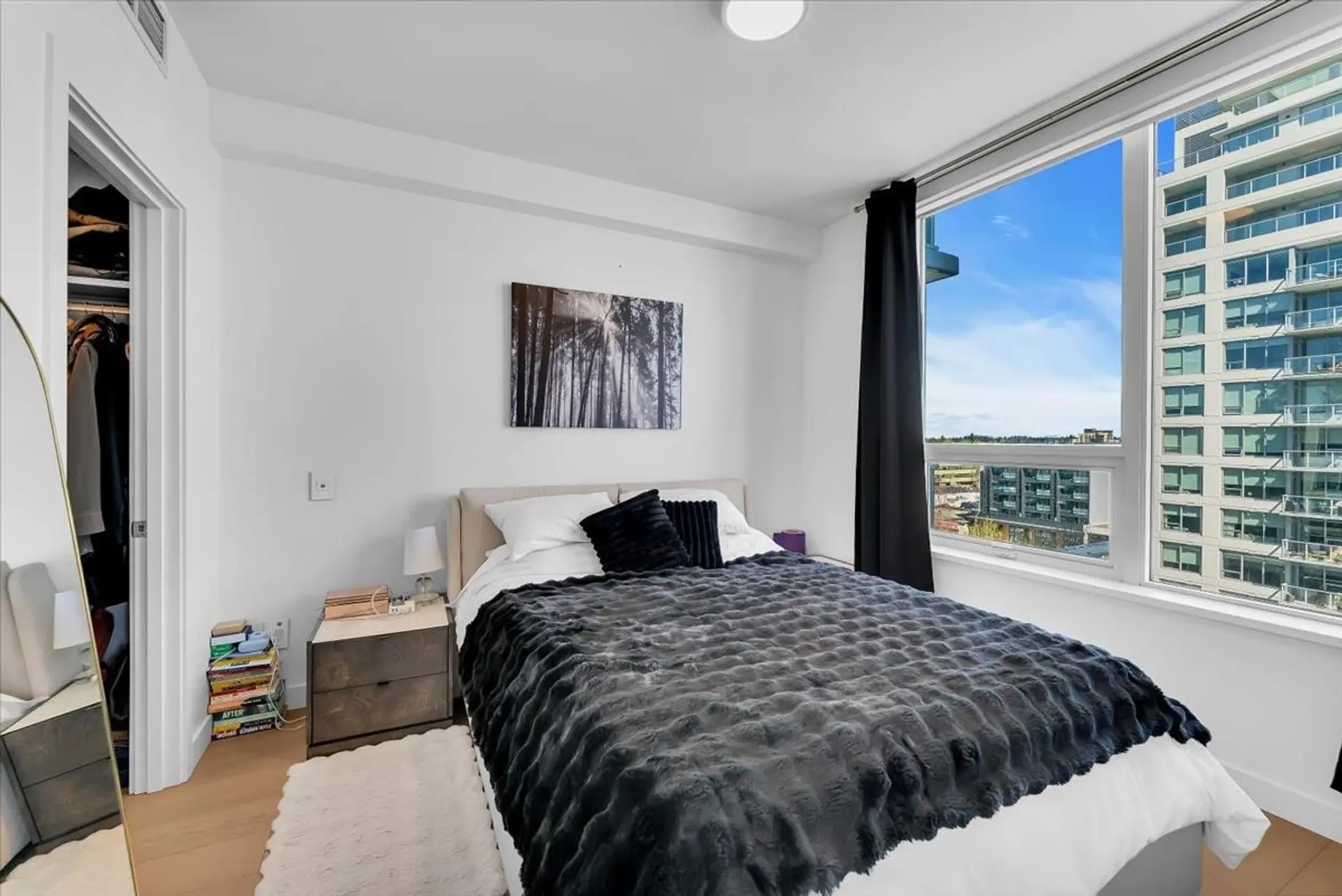 Property at #805 15165 Thrift Avenue, Surrey, BC