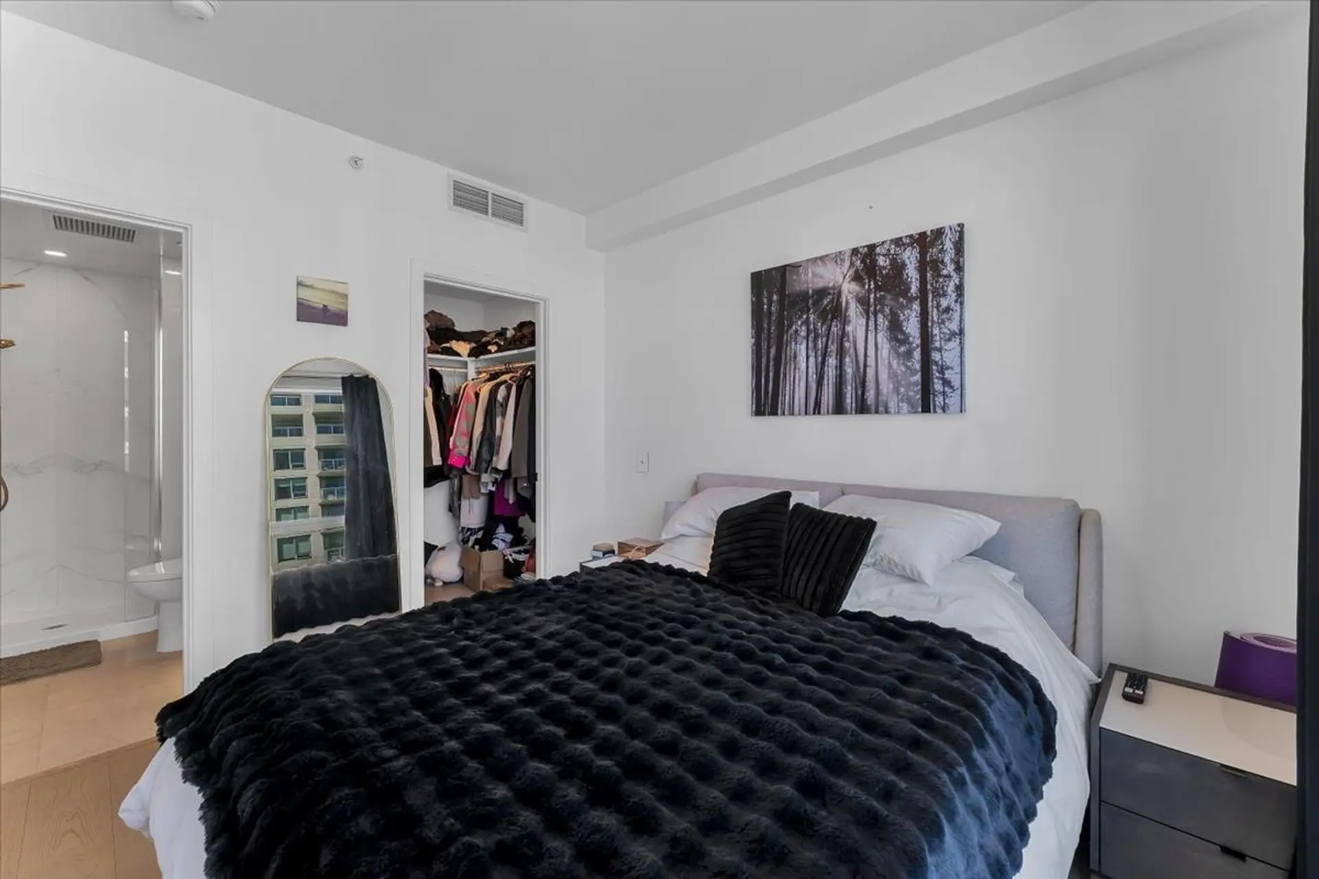 Property at #805 15165 Thrift Avenue, Surrey, BC