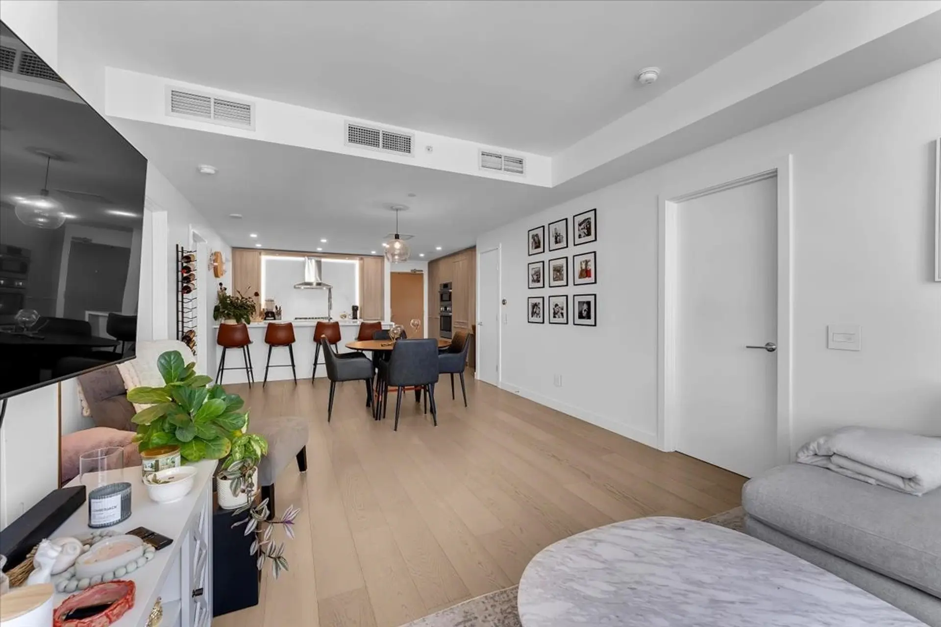 Property at #805 15165 Thrift Avenue, Surrey, BC