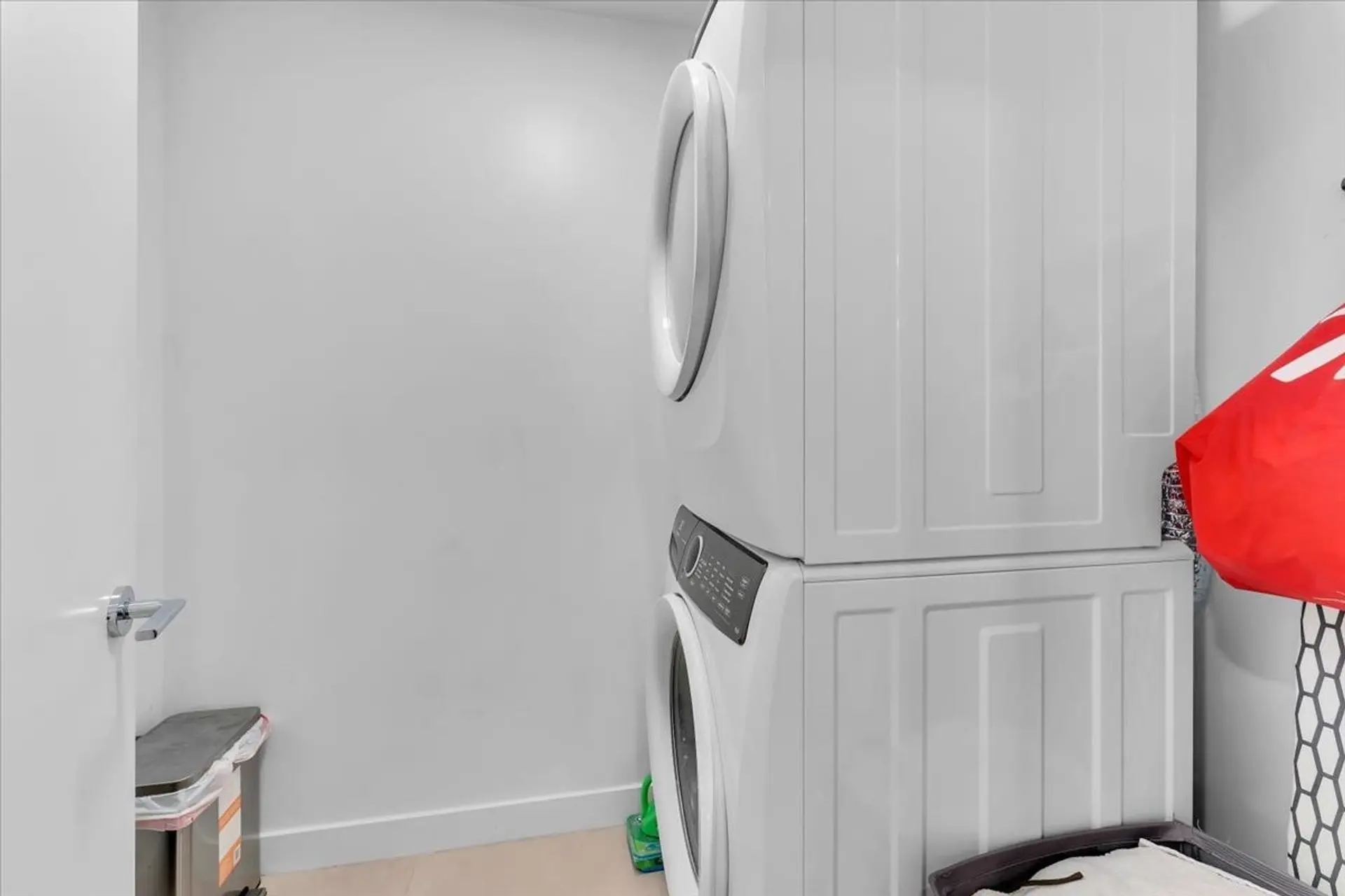 Property at #805 15165 Thrift Avenue, Surrey, BC