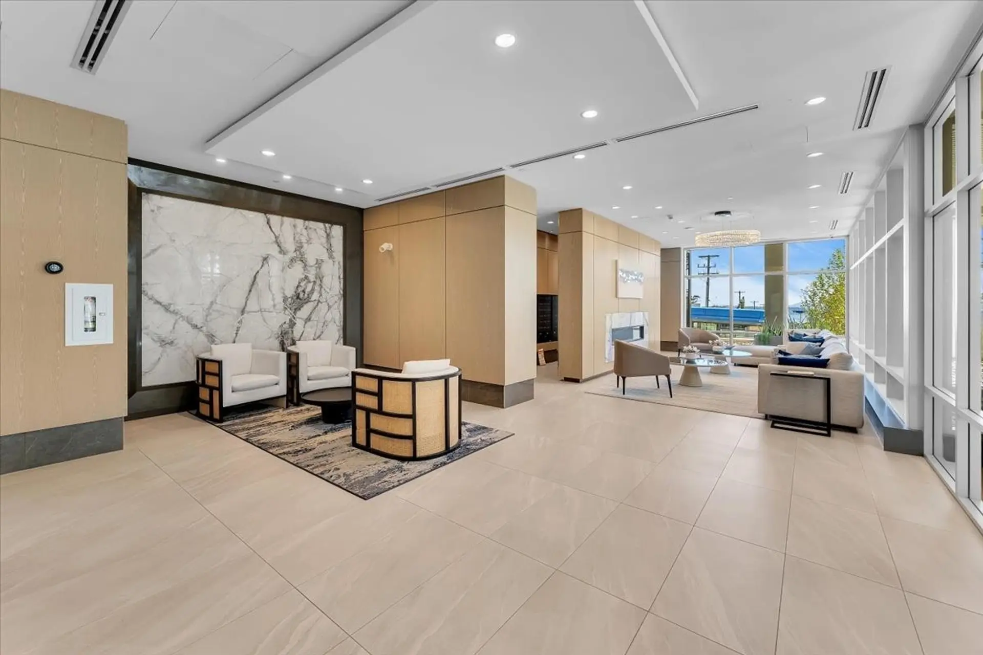 Property at #805 15165 Thrift Avenue, Surrey, BC