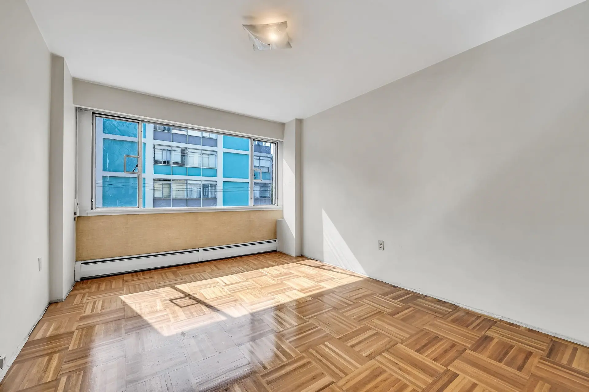 #301 1050 Chilco Street - Image 9