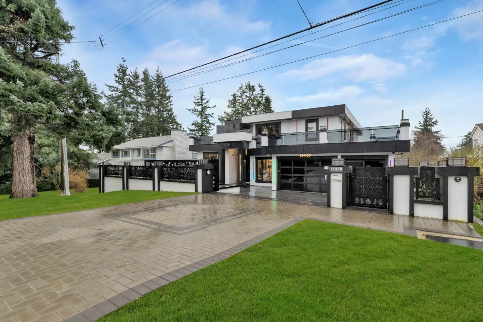 Property at 15460 Semiahmoo Avenue, White Rock, BC