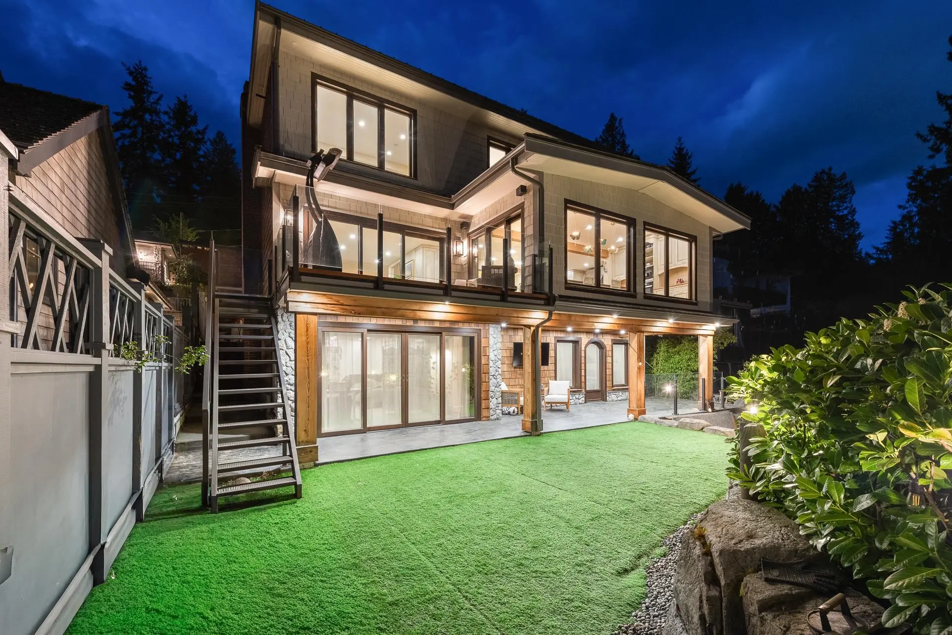 Property at 3298 Radcliffe Avenue, West Vancouver, BC